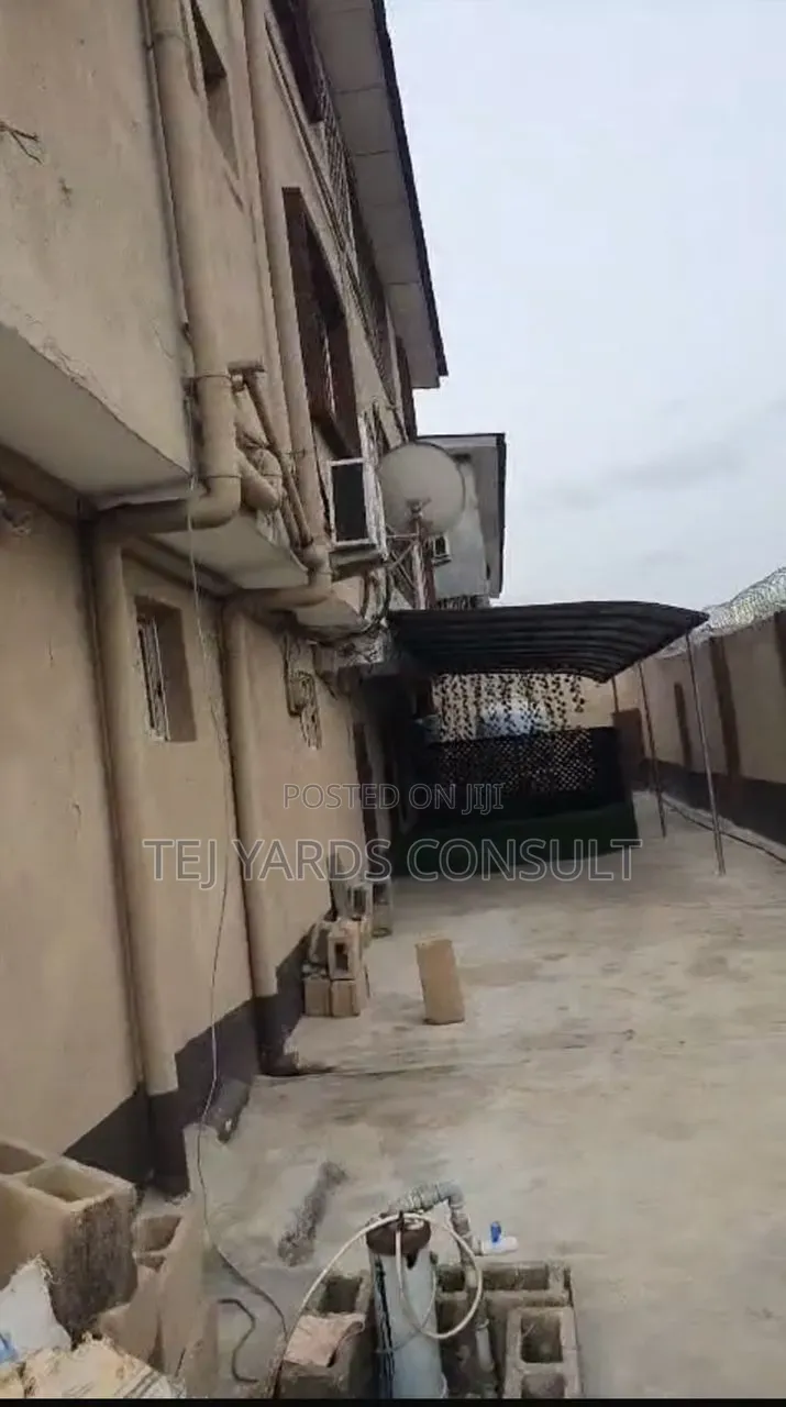 6bdrm House in Toyin Street for sale