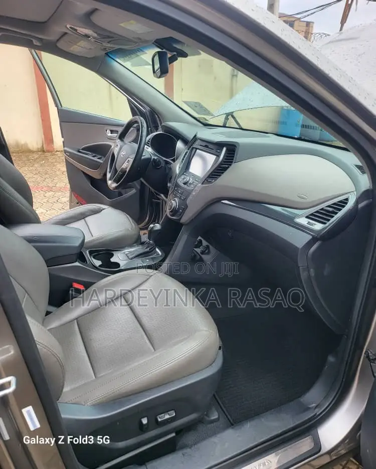 Hyundai Santa Fe Limited 4dr SUV (3.3L 6cyl 6A) 2015 Brown
