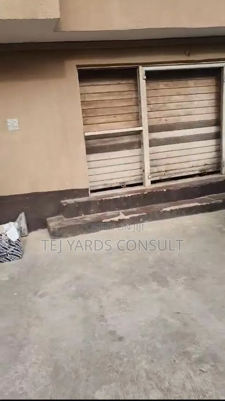 6bdrm House in Toyin Street for sale