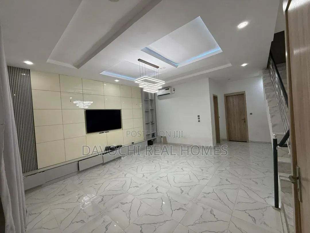 4bdrm Duplex in Lekki Phase 1 for rent