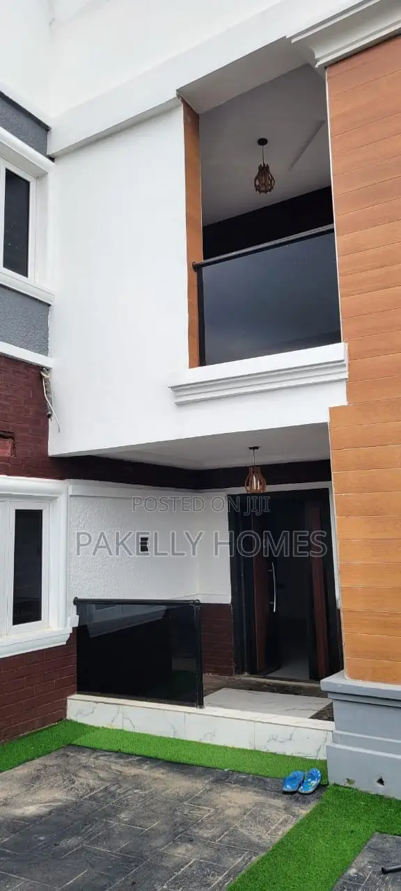 6 Bedroom Modern Duplex