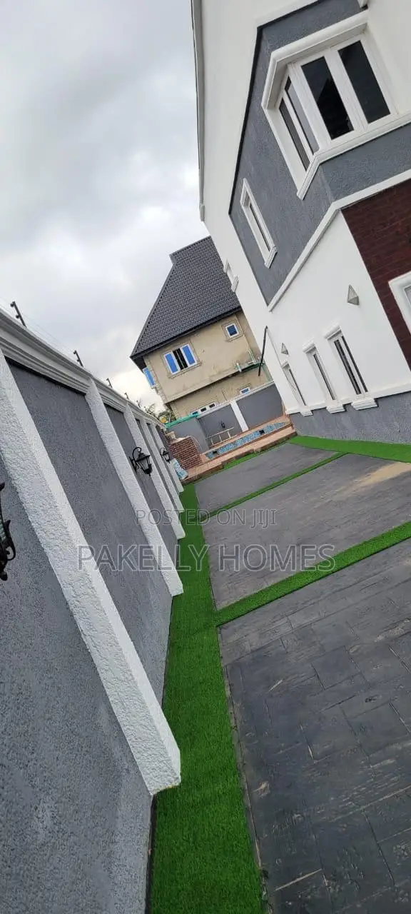 6 Bedroom Modern Duplex