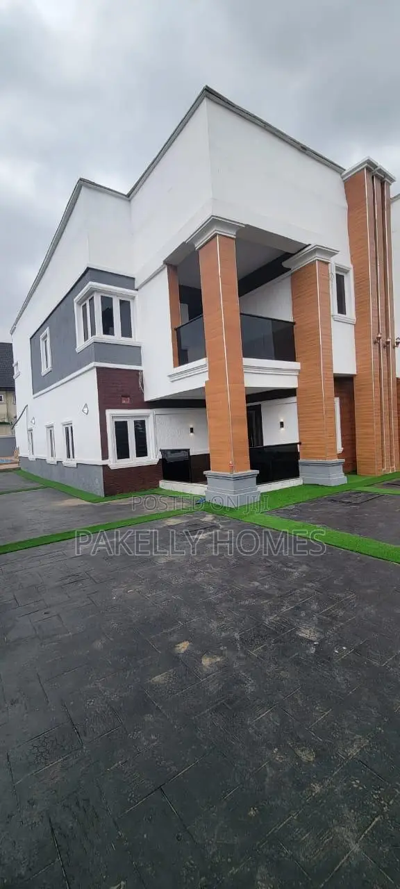 6 Bedroom Modern Duplex