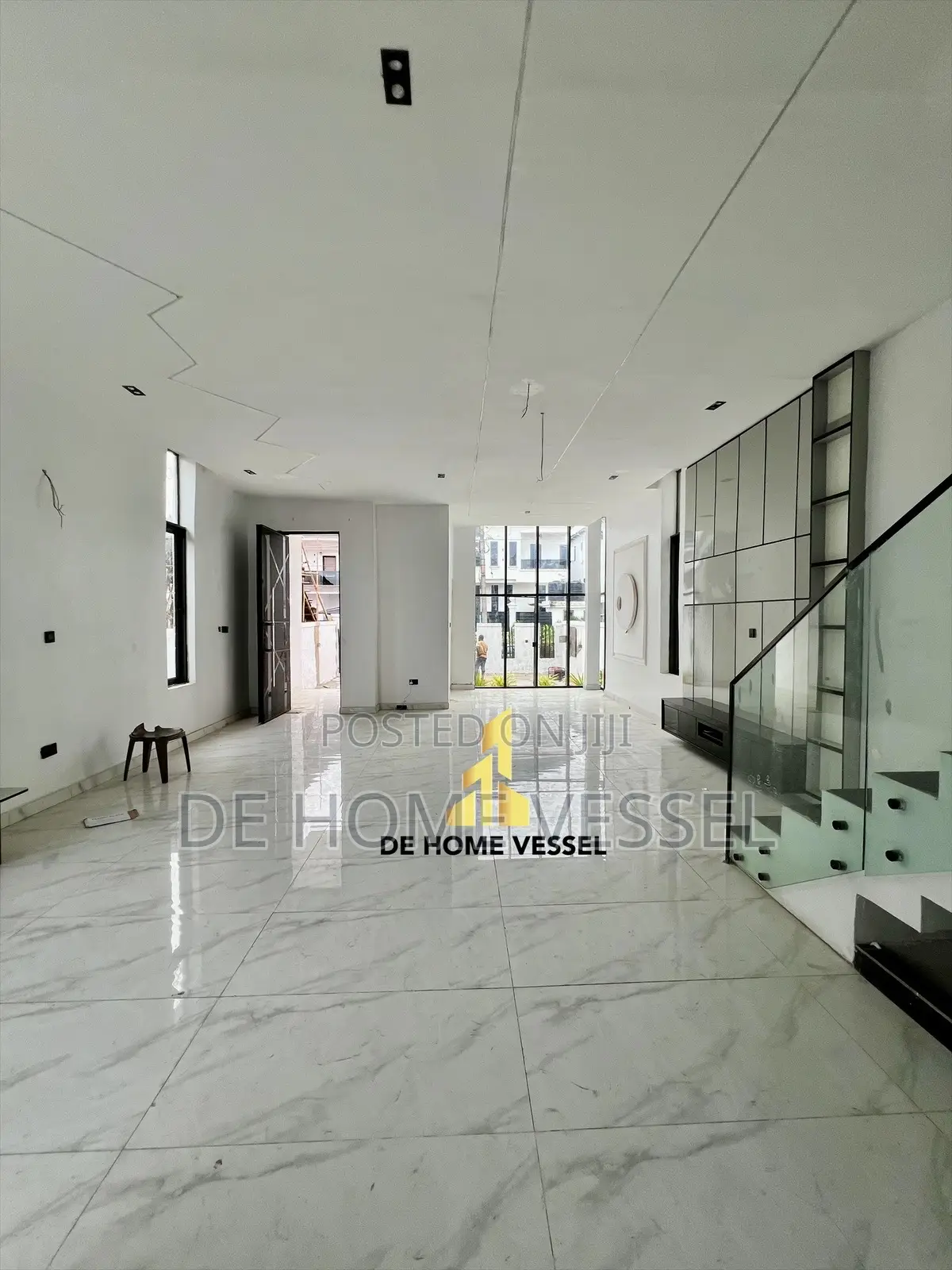 5bdrm Duplex in Chevron for sale
