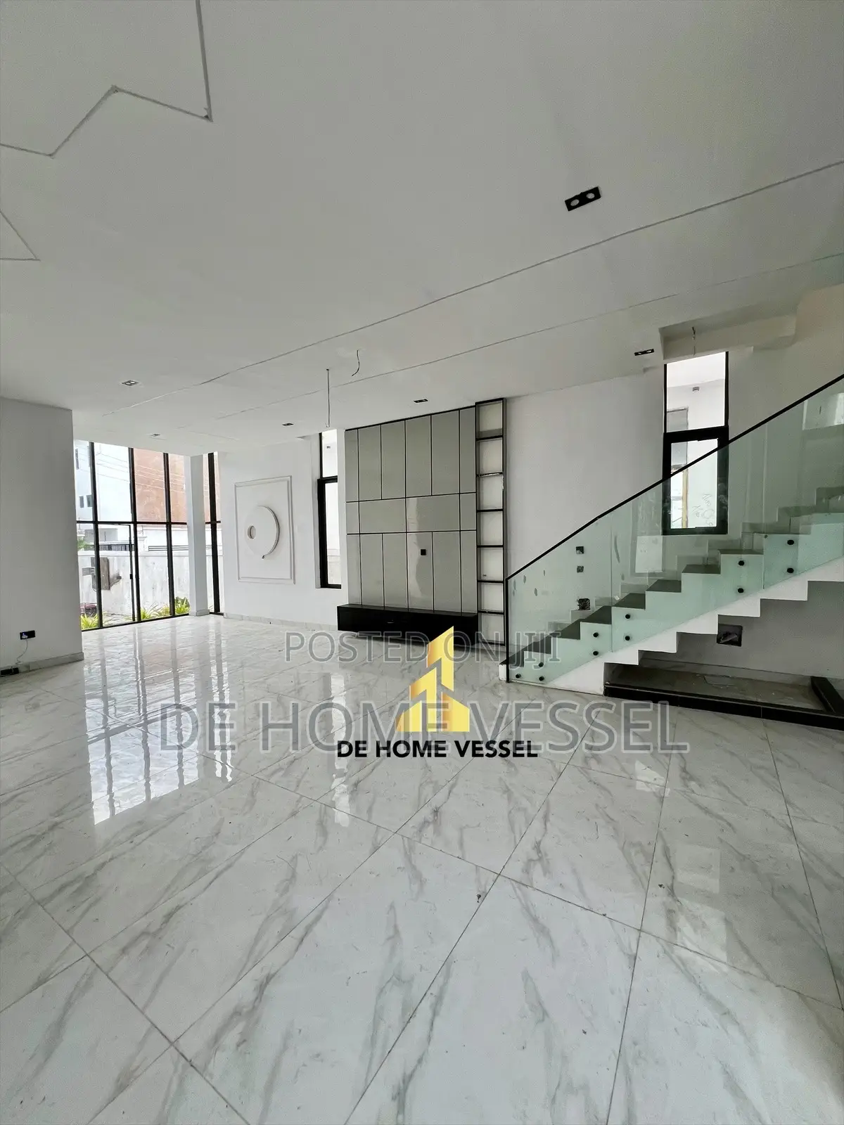 5bdrm Duplex in Chevron for sale