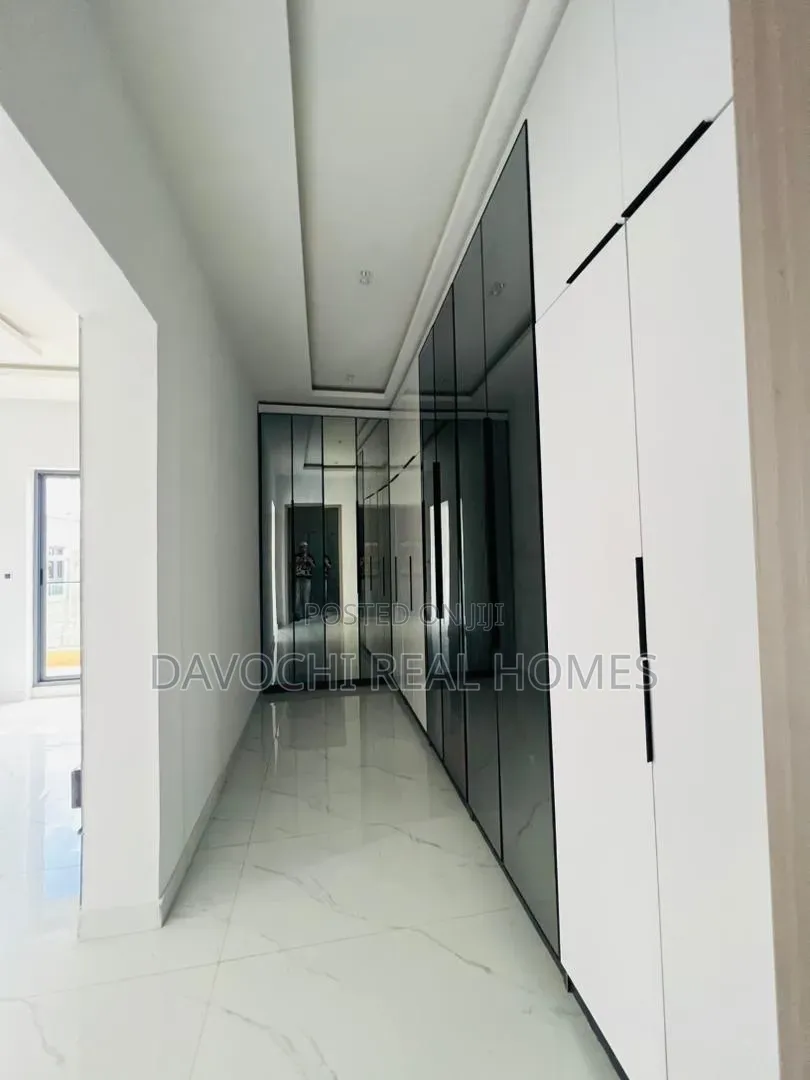5bdrm Duplex in Lekki Phase 1 for sale