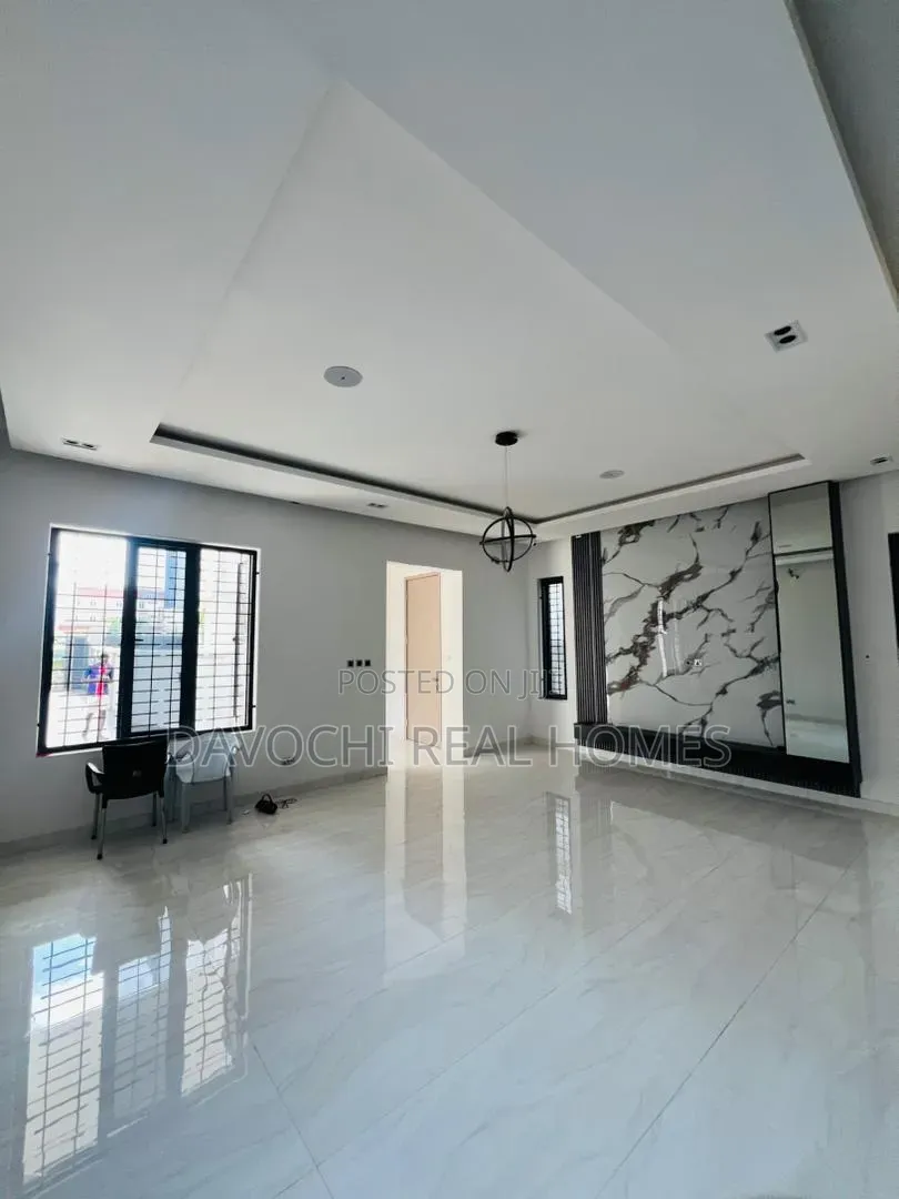5bdrm Duplex in Lekki Phase 1 for sale