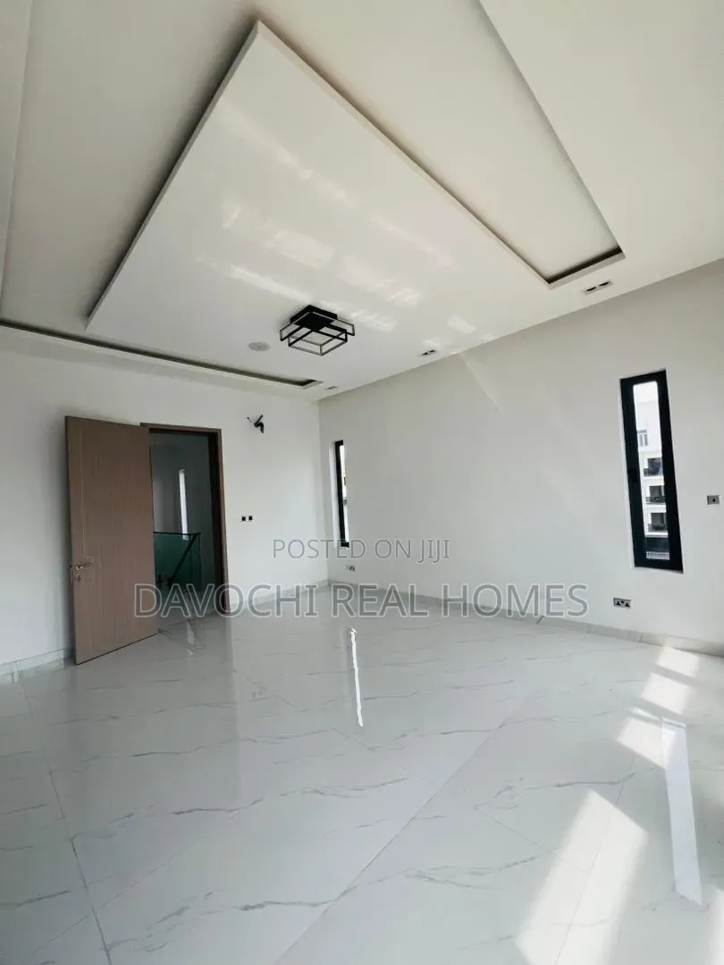 5bdrm Duplex in Lekki Phase 1 for sale