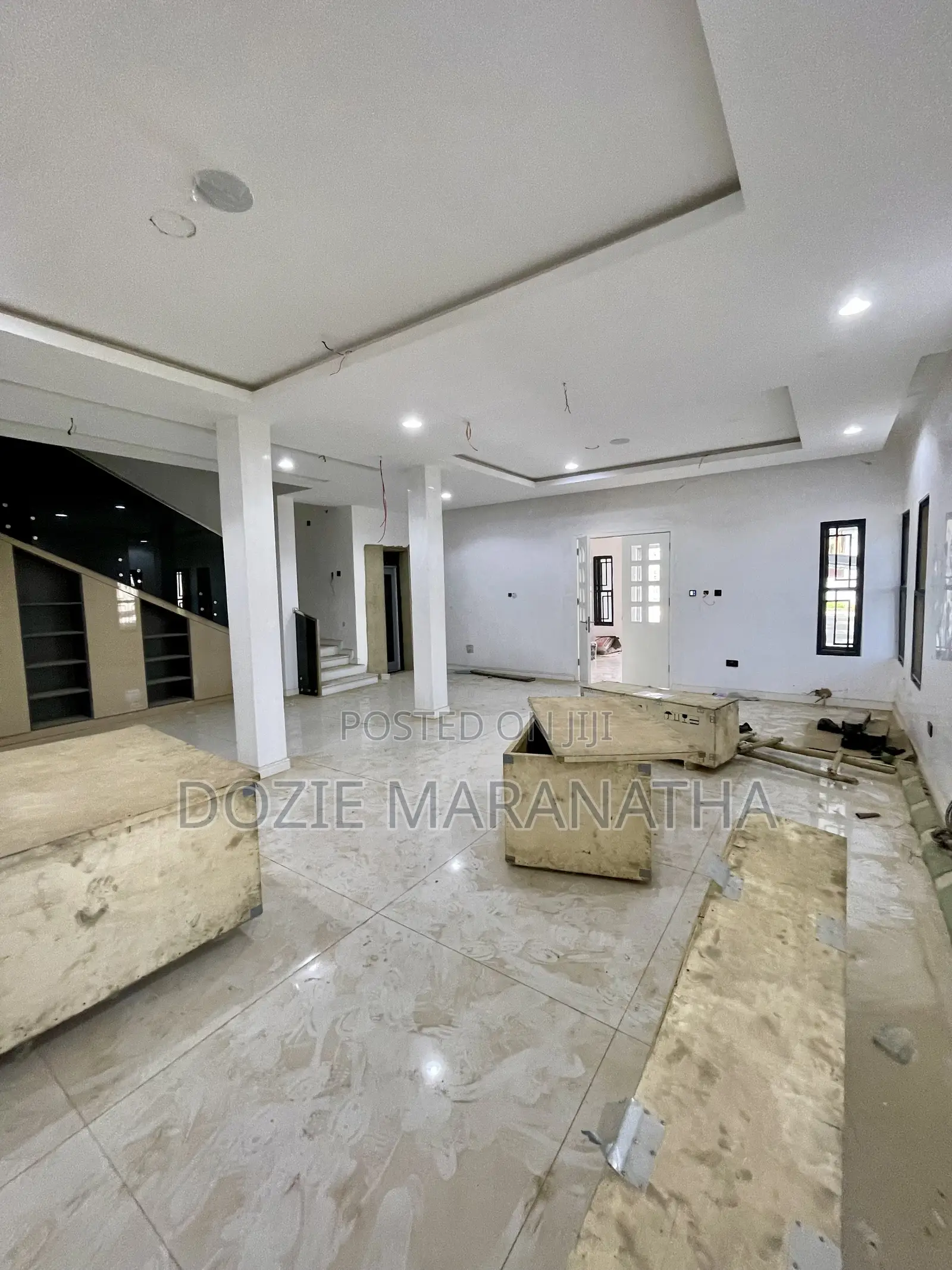 5bdrm House in Tarred Road, Guzape District for sale