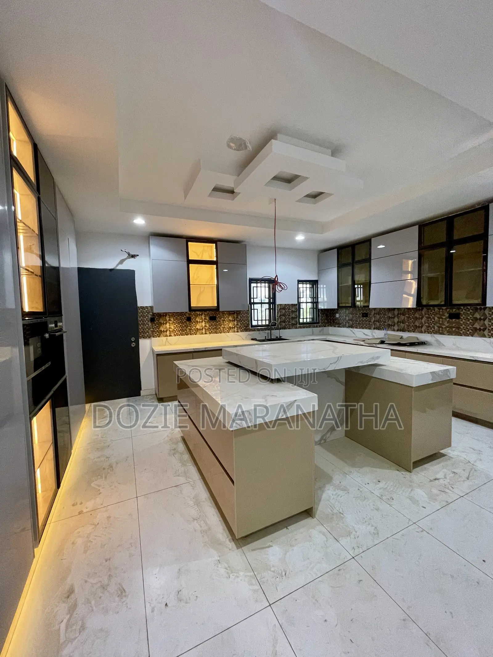 5bdrm House in Tarred Road, Guzape District for sale