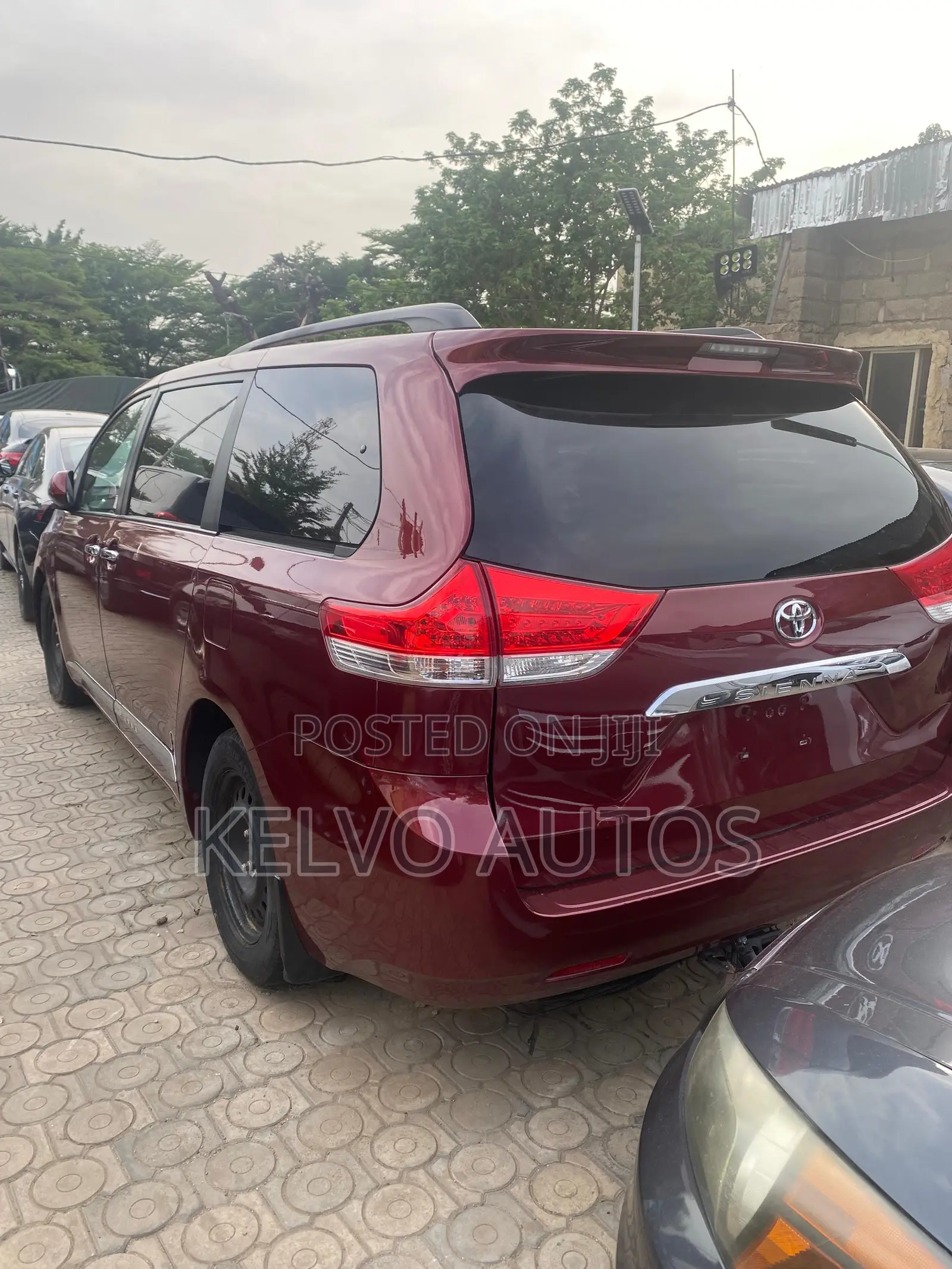 Toyota Sienna 2013 Brown