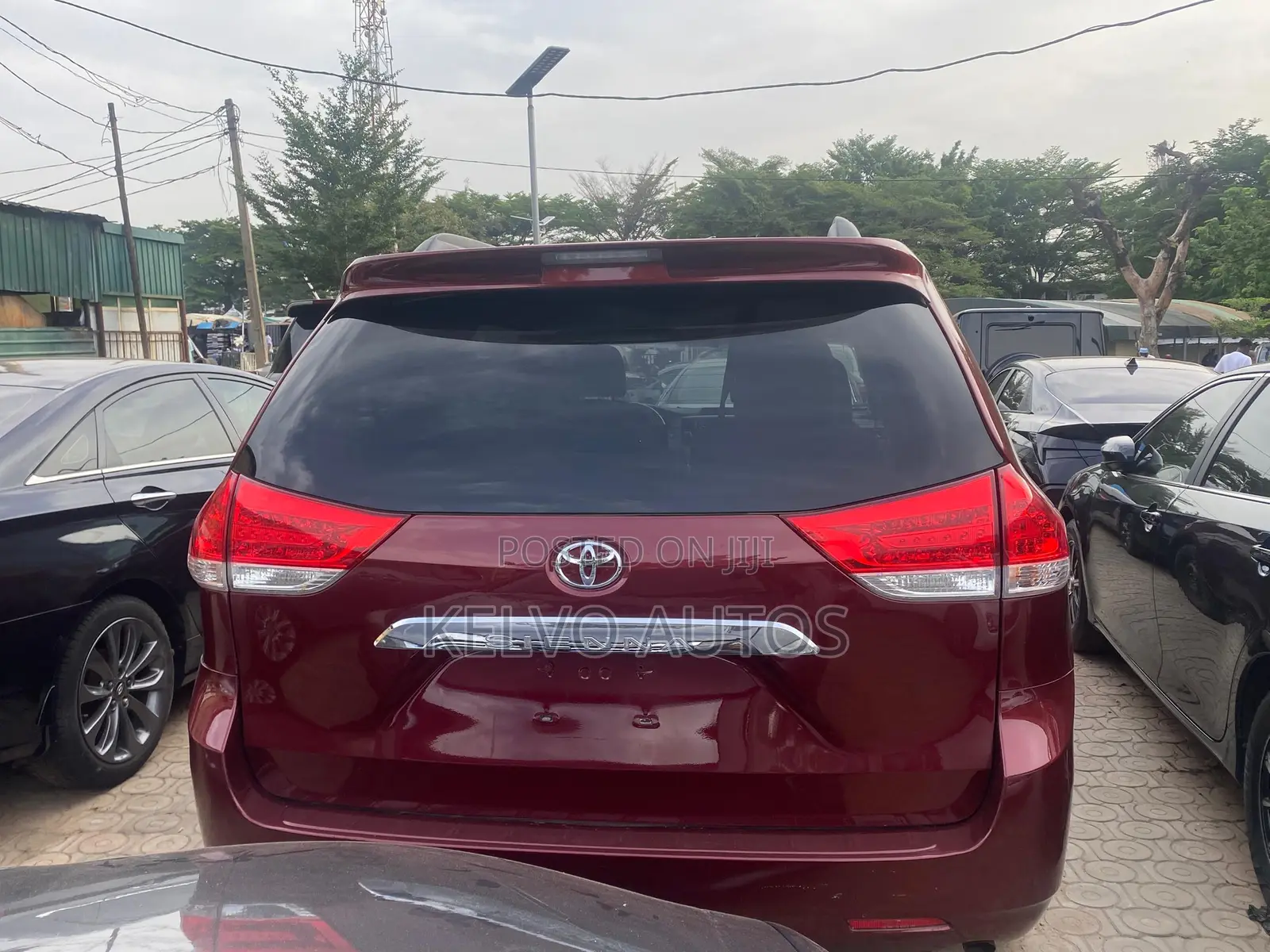 Toyota Sienna 2013 Brown