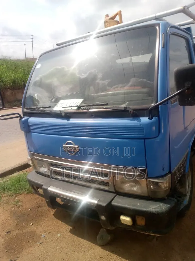 Nissan Canstar Truck Long Chasis. Petrol 2001 Blue