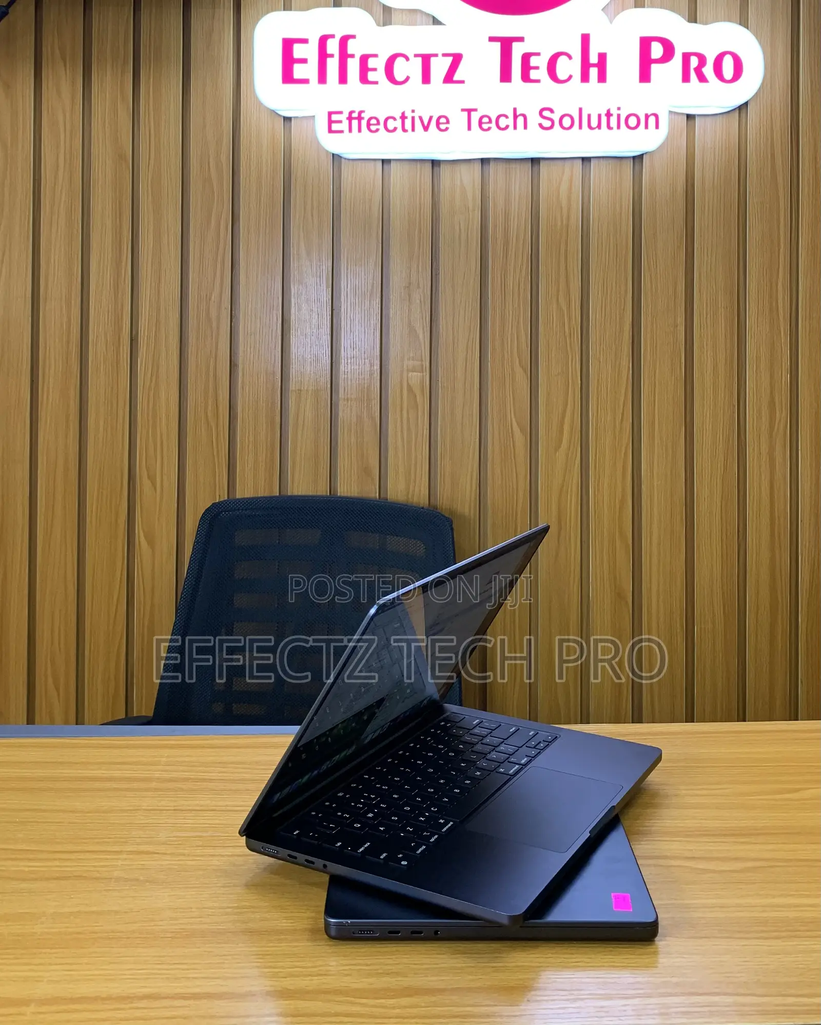 Laptop Apple MacBook Pro 2023 M3 Pro 18GB Apple M3 Pro SSD 512GB