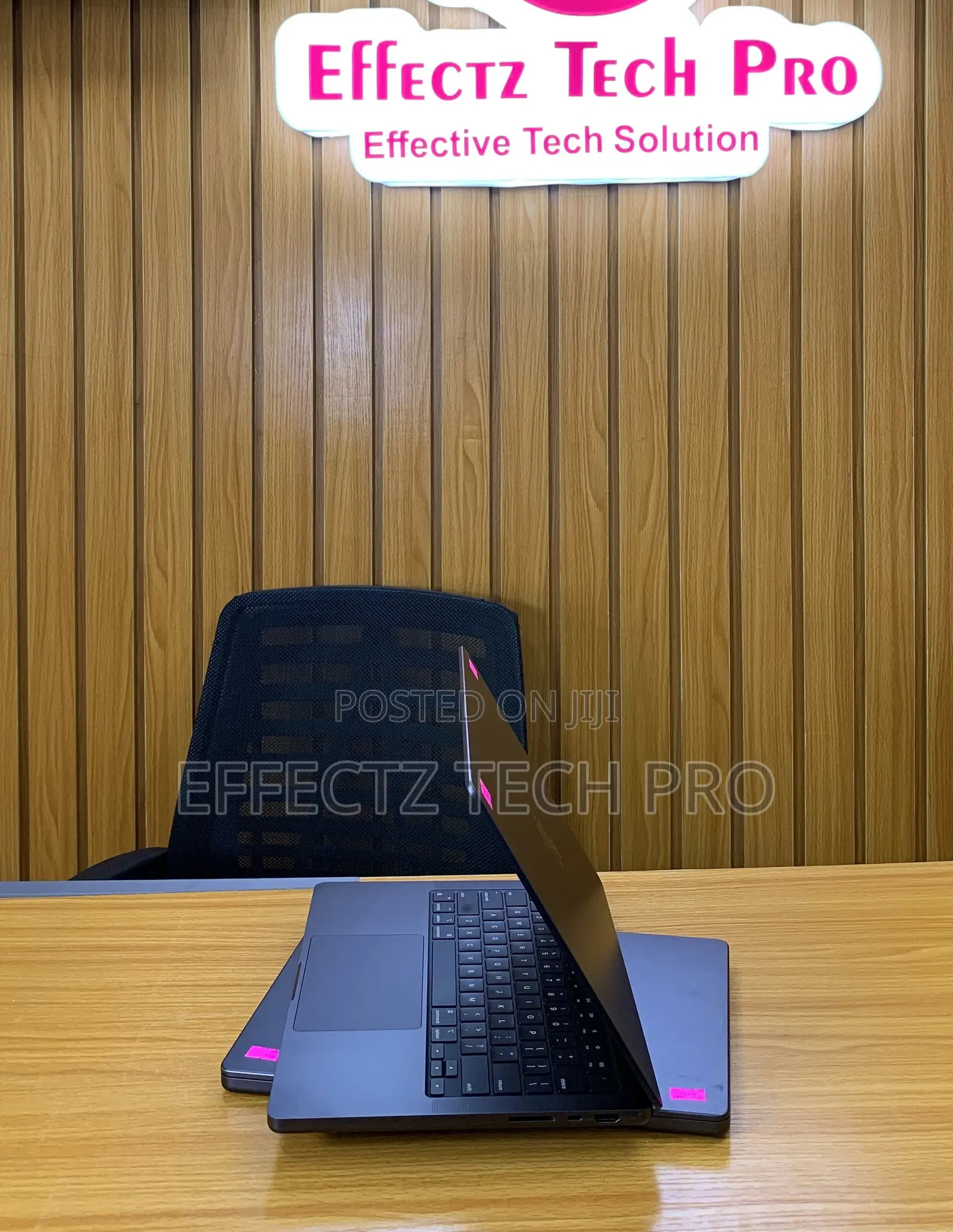 Laptop Apple MacBook Pro 2023 M3 Pro 18GB Apple M3 Pro SSD 512GB