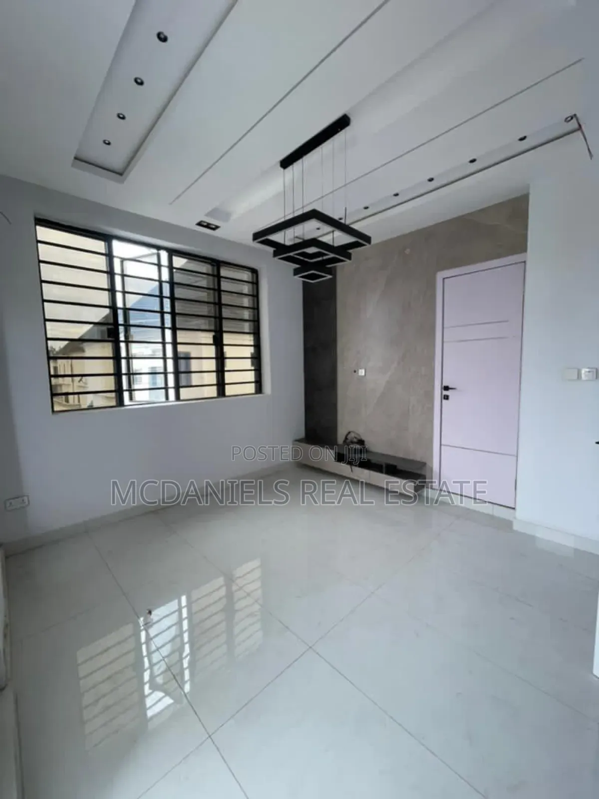 5bdrm Duplex in Chevron for sale