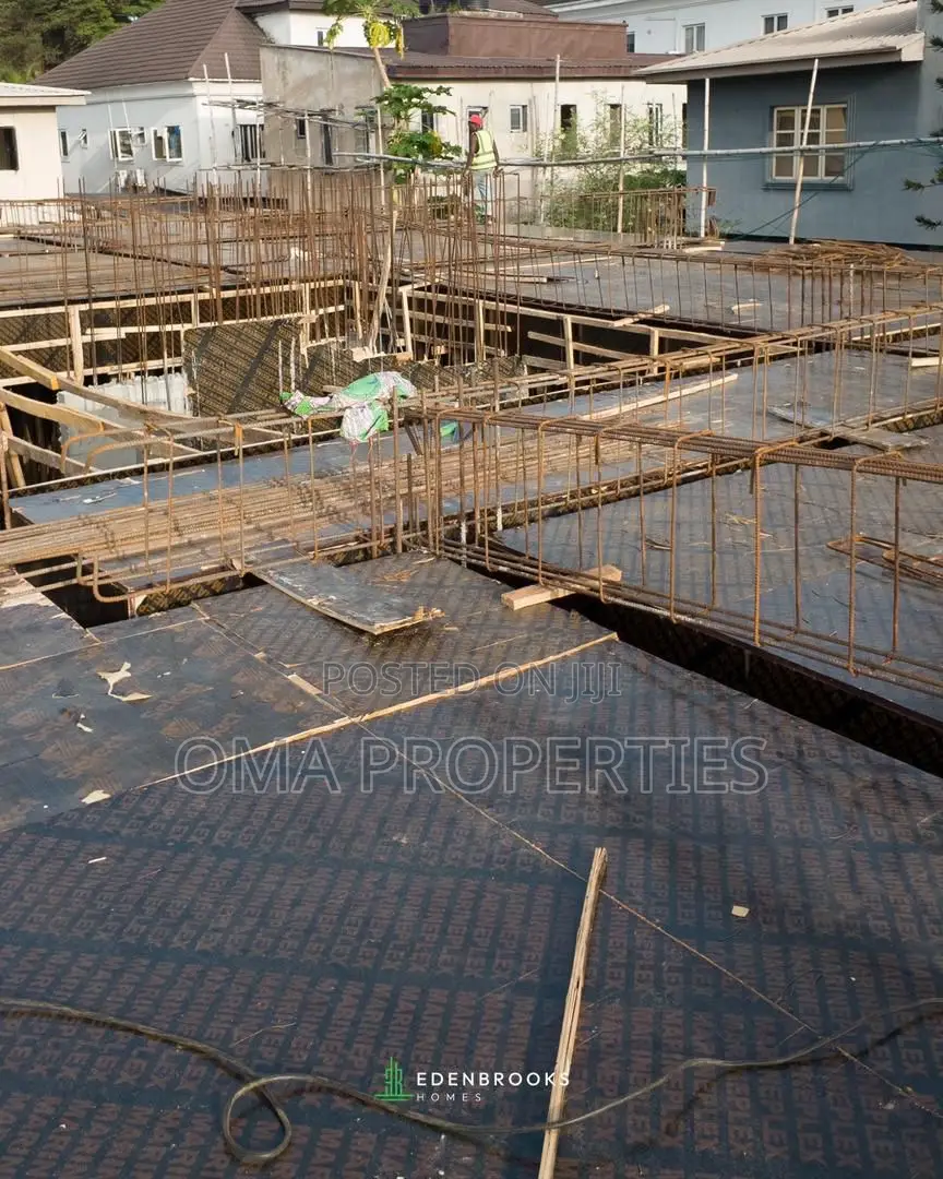 5bdrm House in Lekki Phase 1 for sale