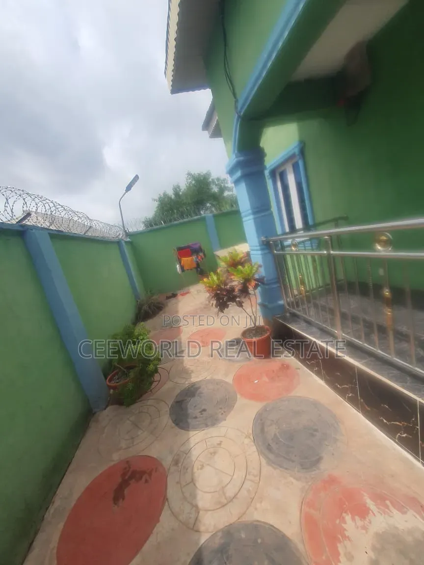 3bdrm Bungalow in Moganna Estate Elebu, Akala Express for rent