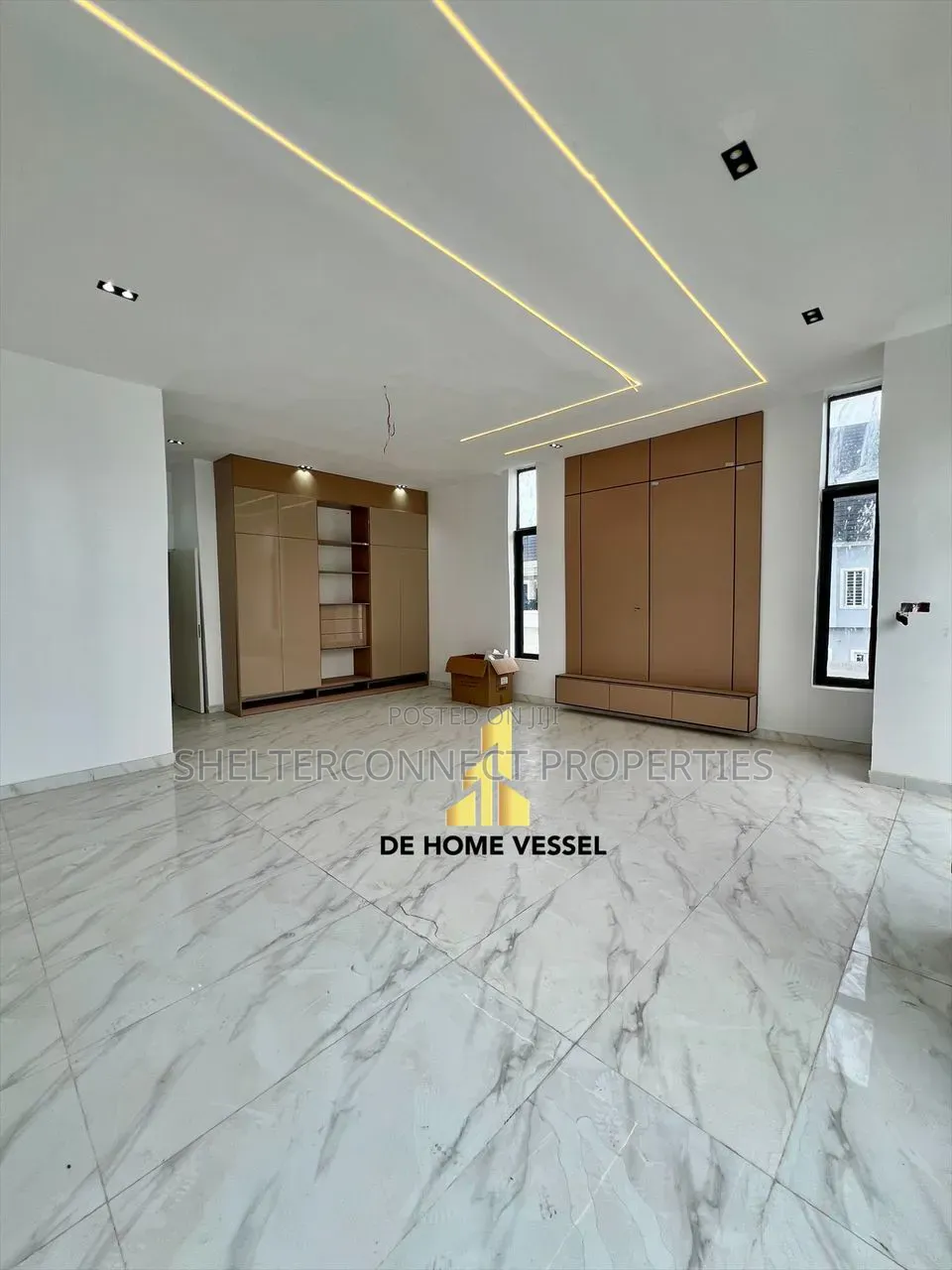 5bdrm Duplex in Chevron for sale
