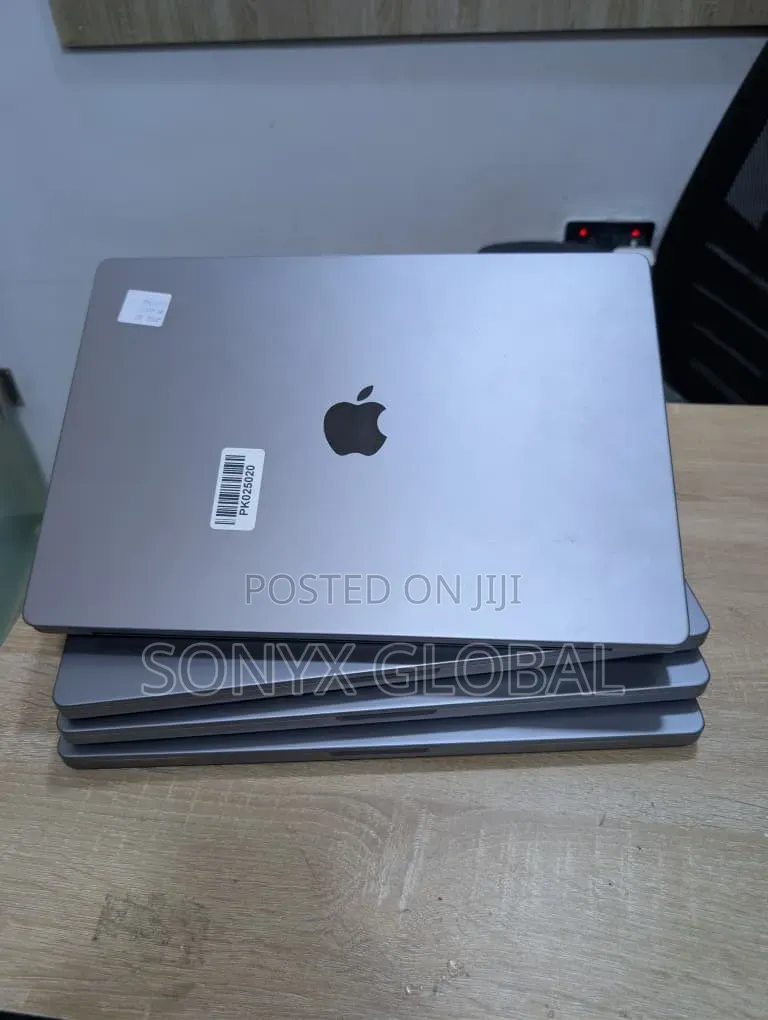 Laptop Apple MacBook Pro 2021 M1 32GB Apple M1 Max SSD 1T