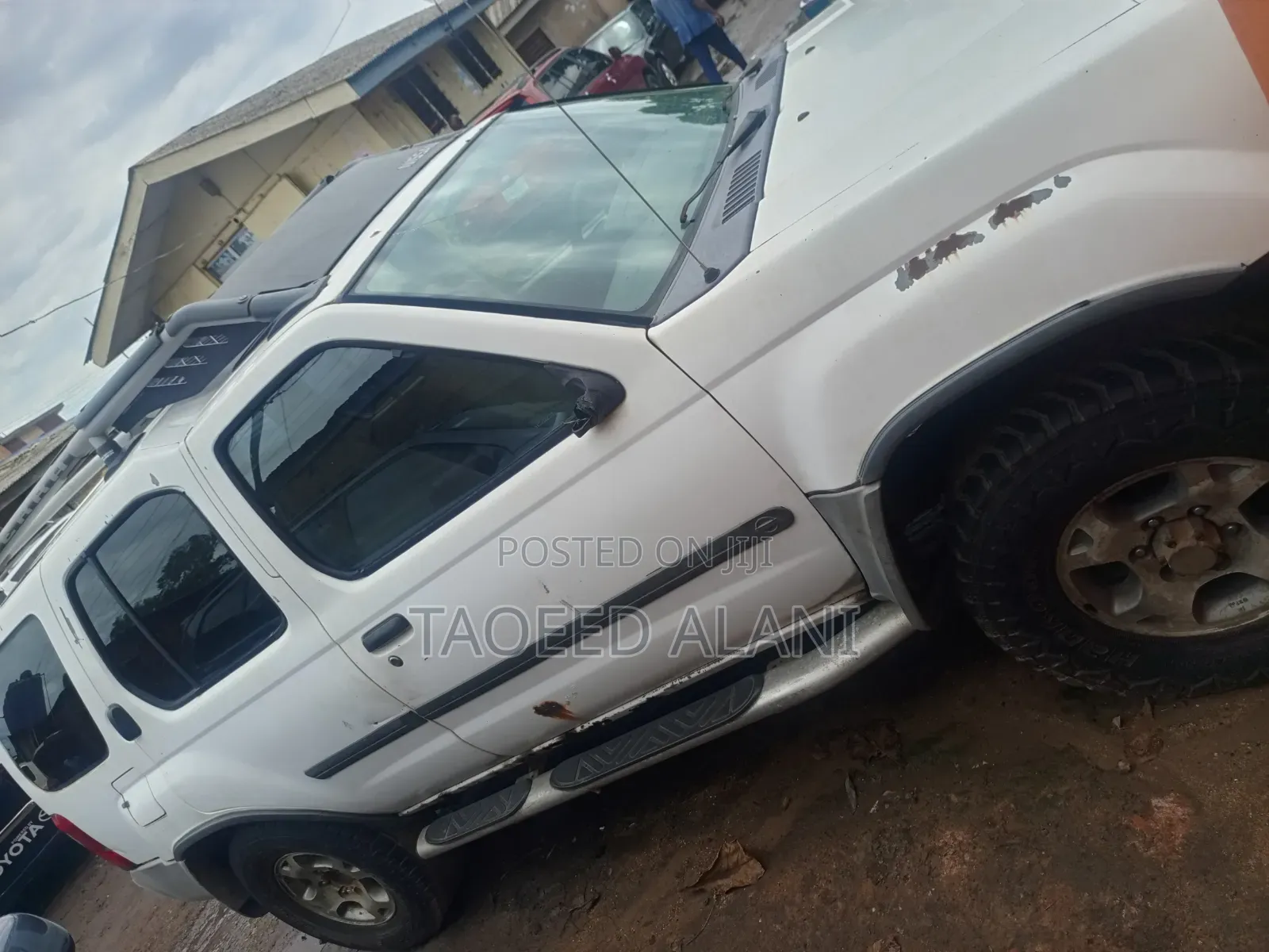 Nissan Xterra 1999 White