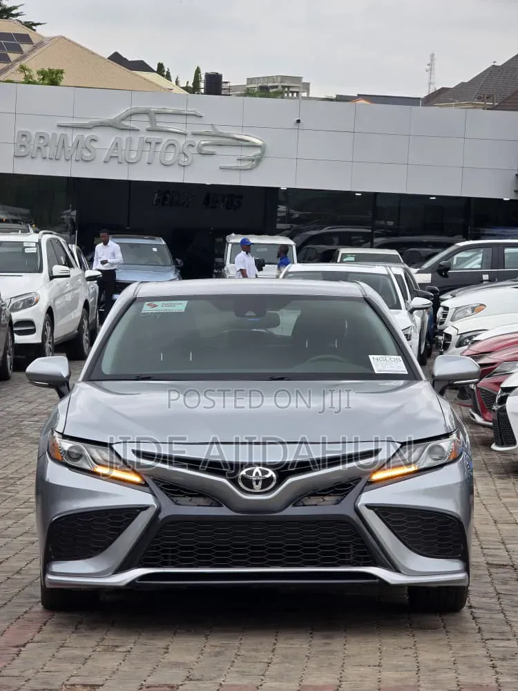 Toyota Camry 2020 Silver