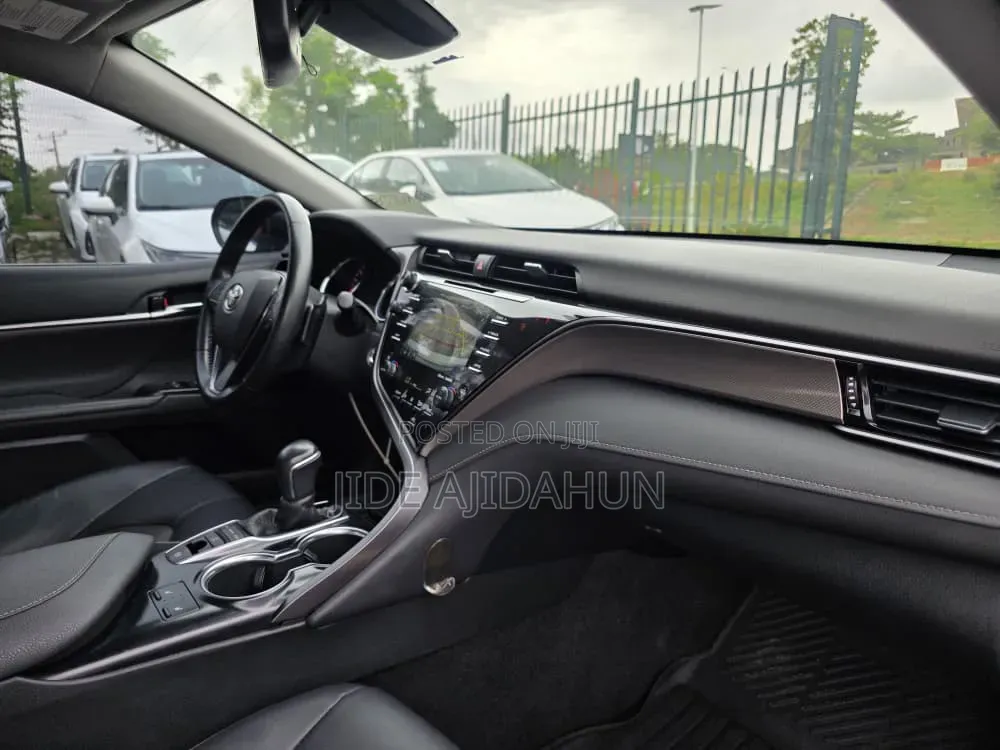 Toyota Camry 2020 Silver