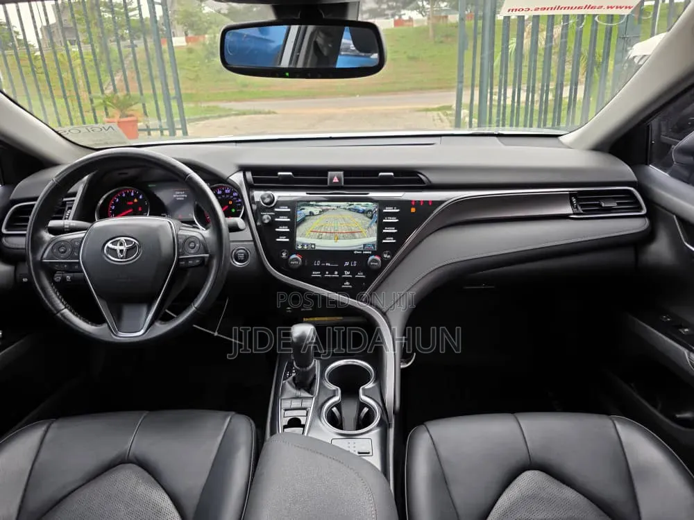 Toyota Camry 2020 Silver