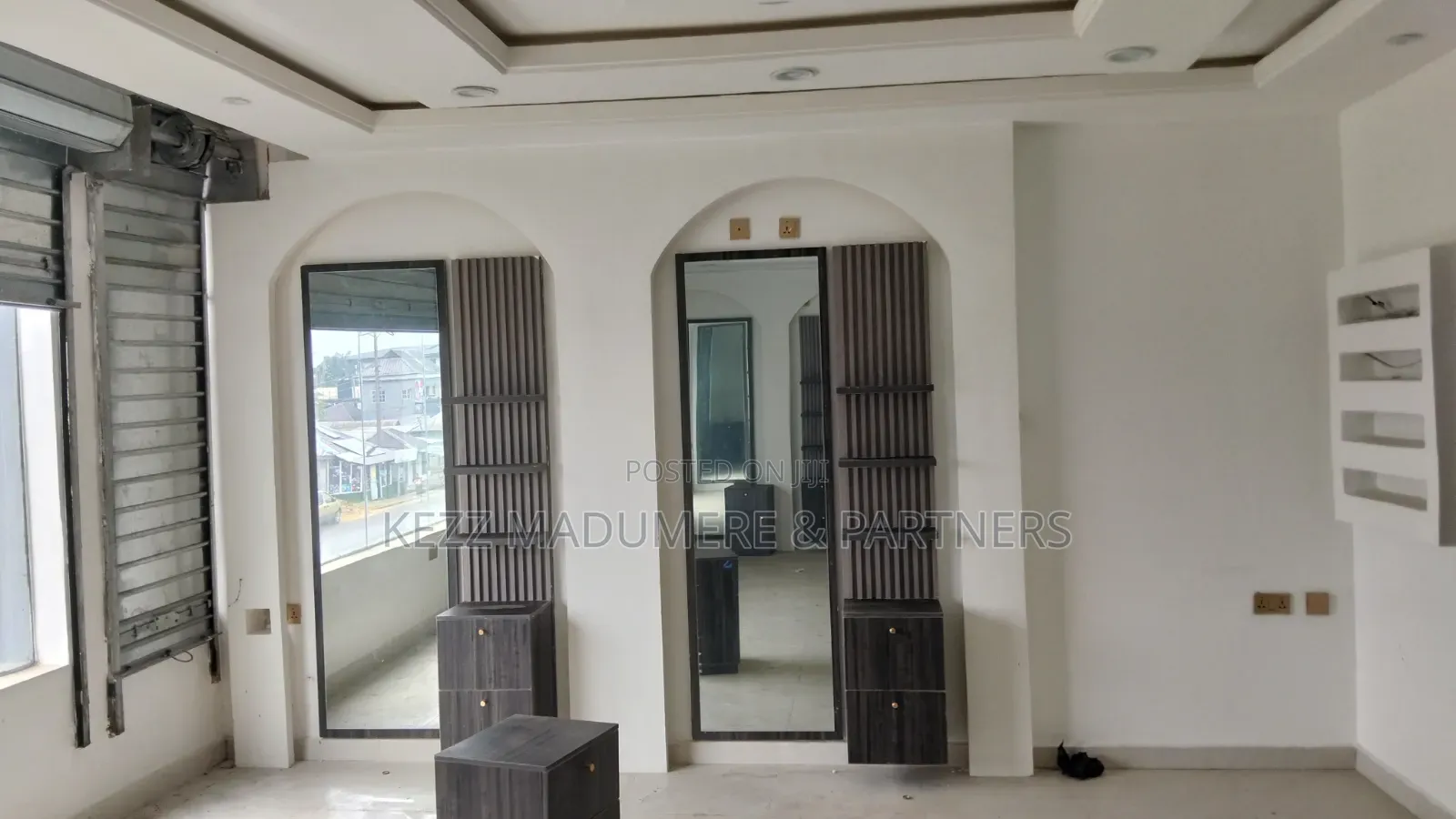 To Let : Semi Furnished 1st Floor Shop at Choba