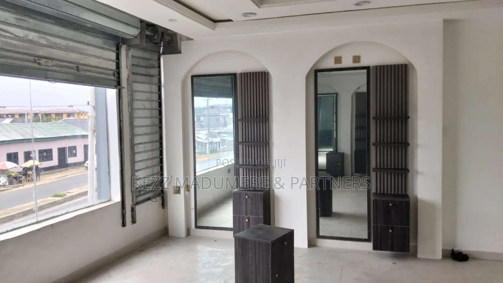 To Let : Semi Furnished 1st Floor Shop at Choba