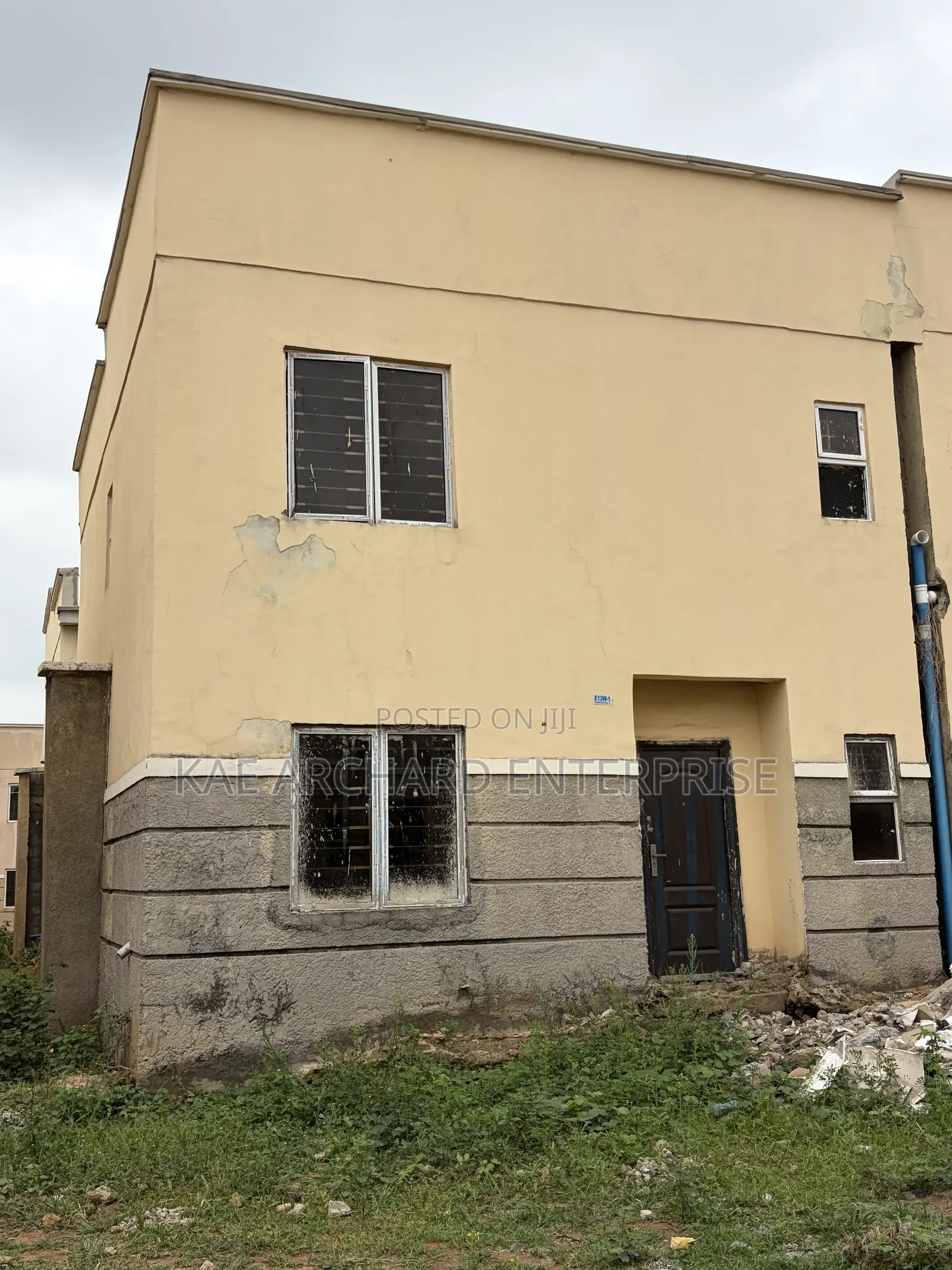 4bdrm Duplex in Brains And Hammers, Life Camp for sale