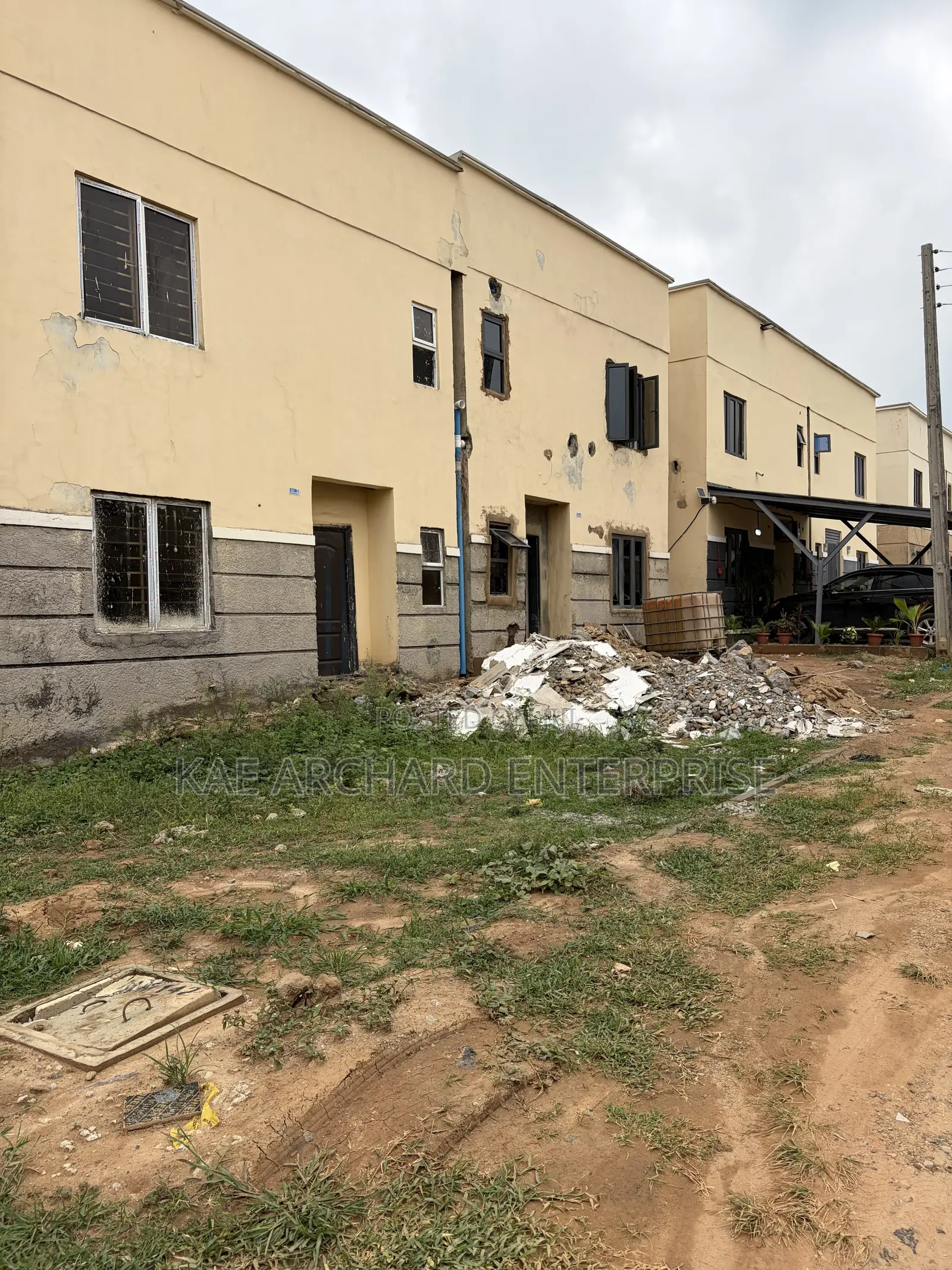 4bdrm Duplex in Brains And Hammers, Life Camp for sale