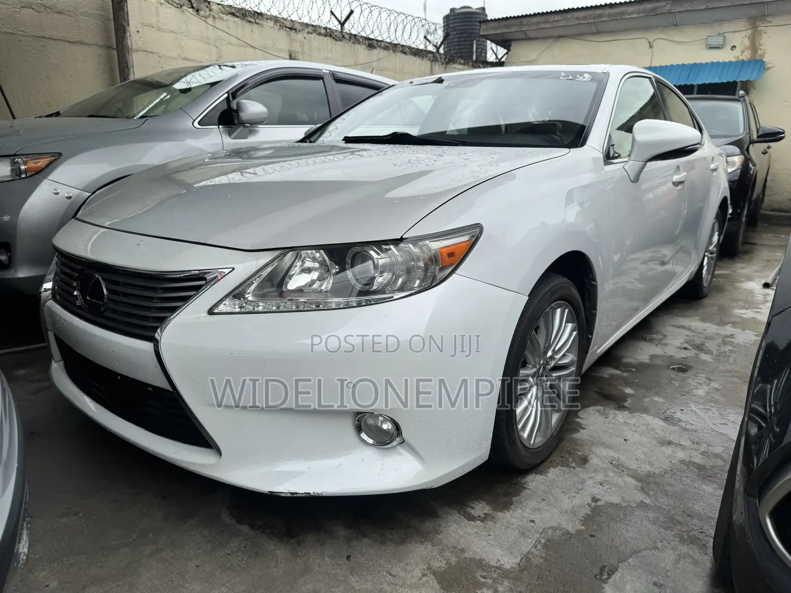 Lexus ES 350 FWD 2013 White
