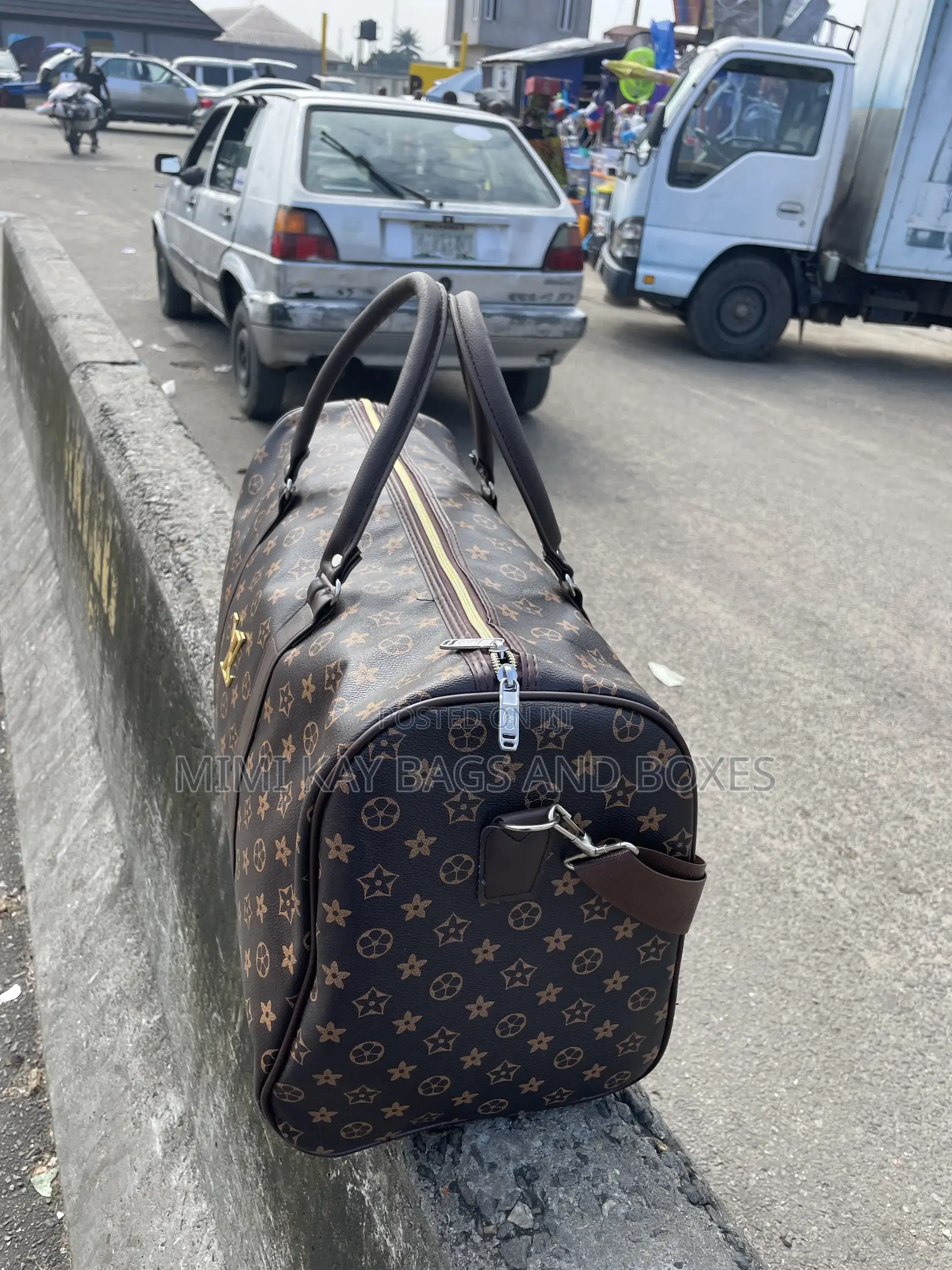 Traveling Bag Medium Size 17,000