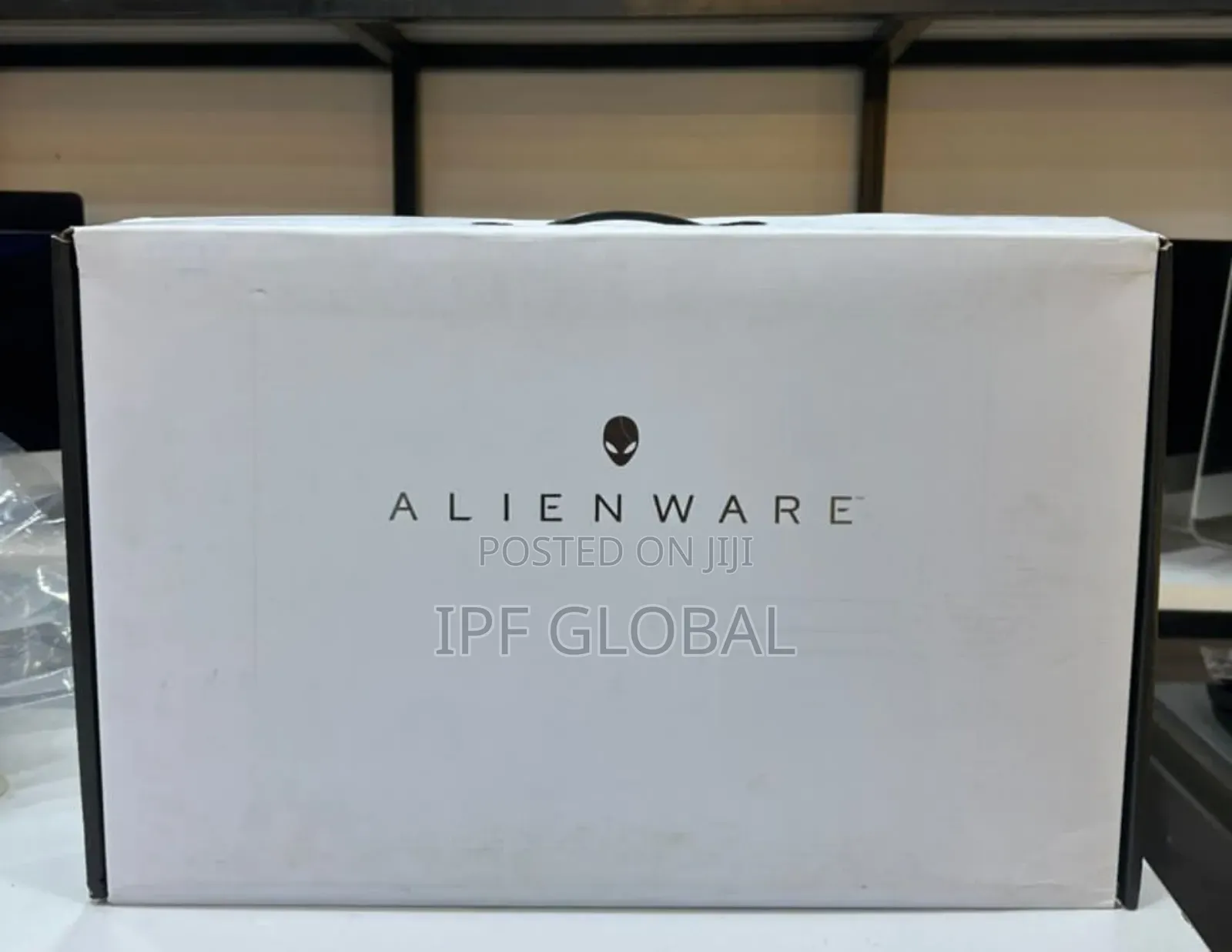 New Laptop Alienware M16 R1 32GB AMD Ryzen 9 SSD 1T
