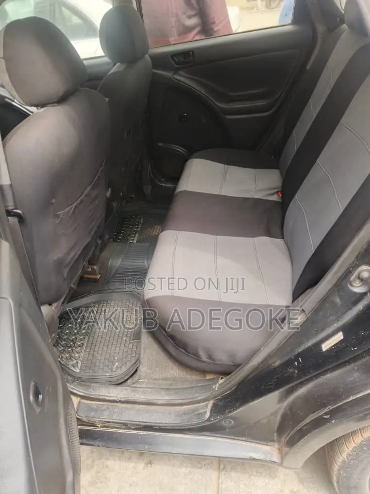 Pontiac Vibe Automatic 2004 Black