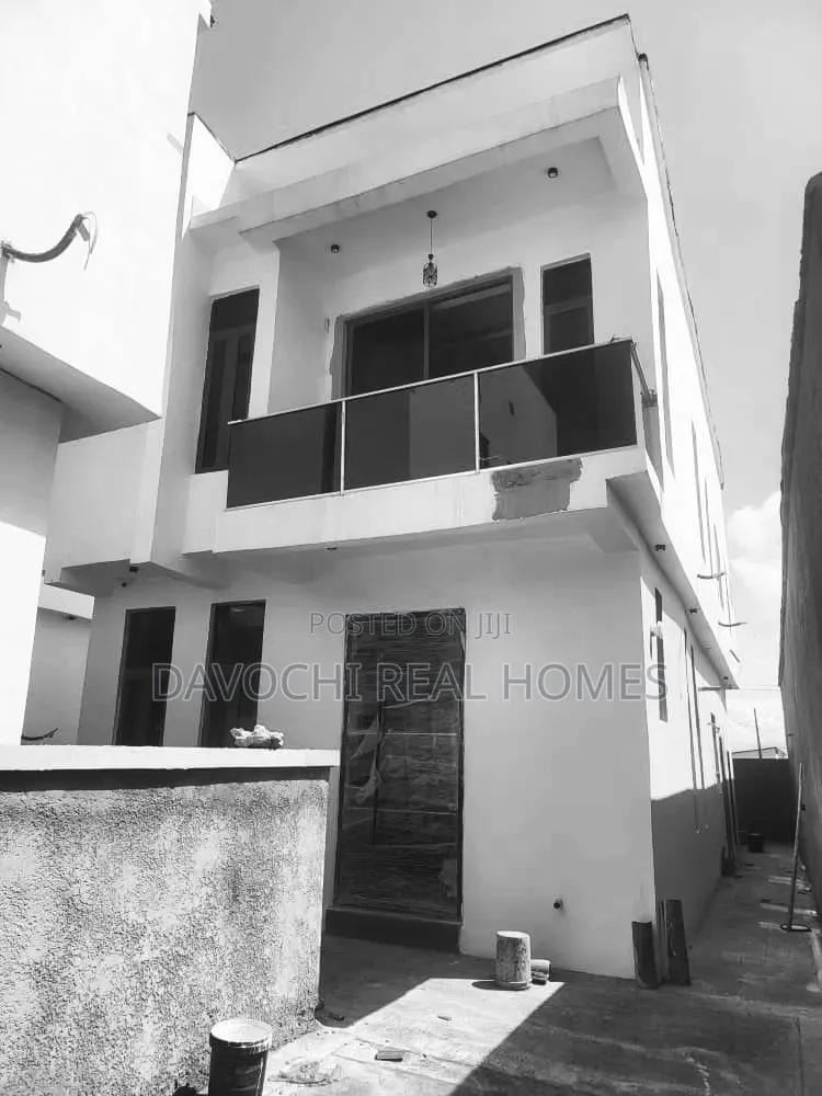 4bdrm Duplex in Lekki Phase 1 for sale