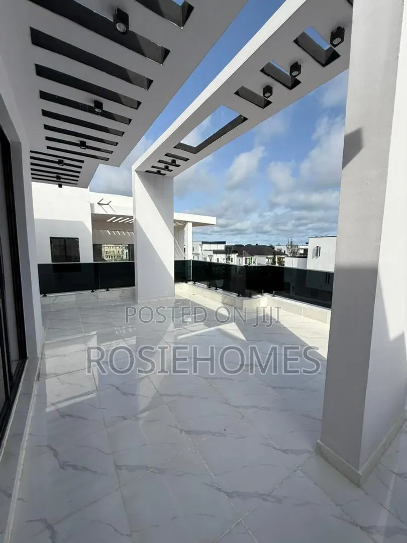 5bdrm Duplex in View Estate, Ikota for sale