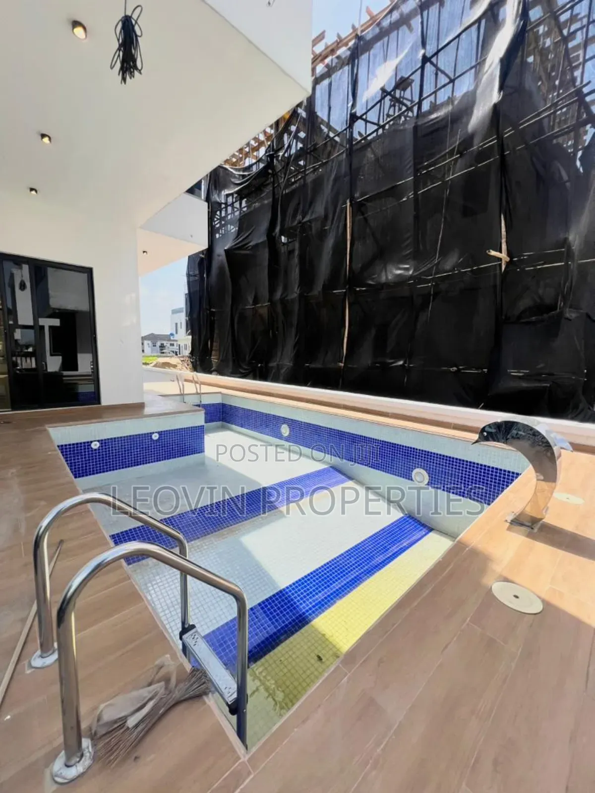 6bdrm Duplex in Osapa Luxury Estate, Lekki Expressway for sale