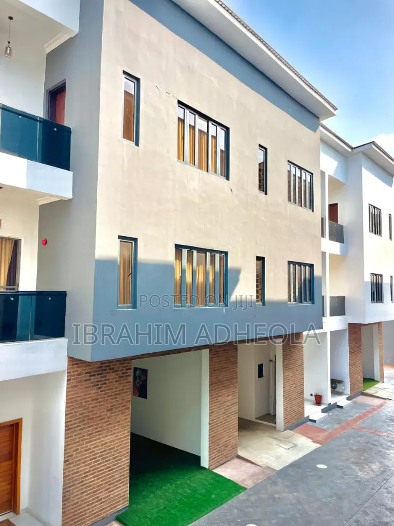Furnished 4bdrm Apartment in Ikeja Gra for rent