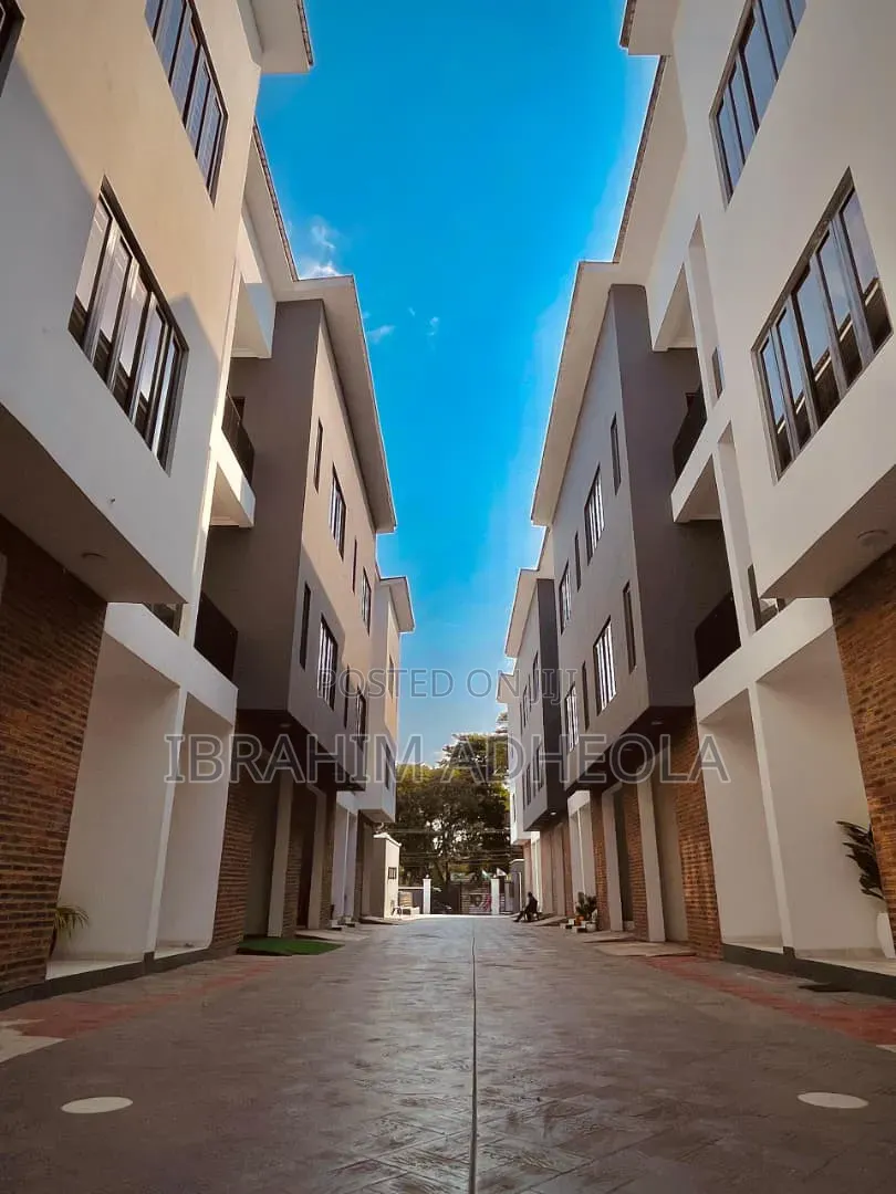 Furnished 4bdrm Apartment in Ikeja Gra for rent