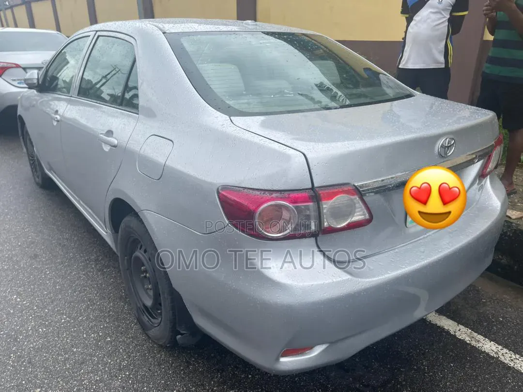 Toyota Corolla LE 4dr Sedan (1.8L 4 cyl 4A) 2009 Silver