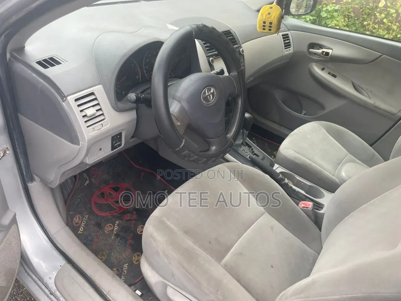 Toyota Corolla LE 4dr Sedan (1.8L 4 cyl 4A) 2009 Silver