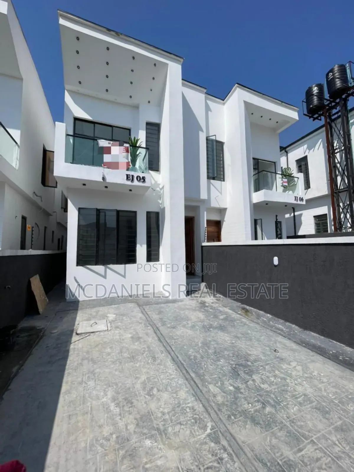 5bdrm Duplex in Ikota for sale