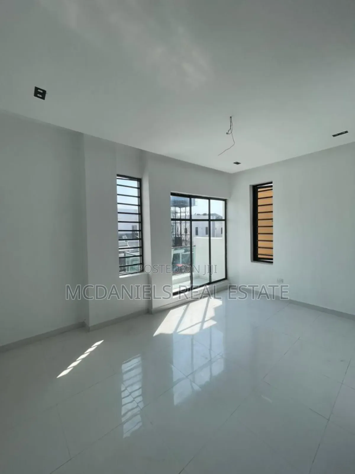 5bdrm Duplex in Ikota for sale