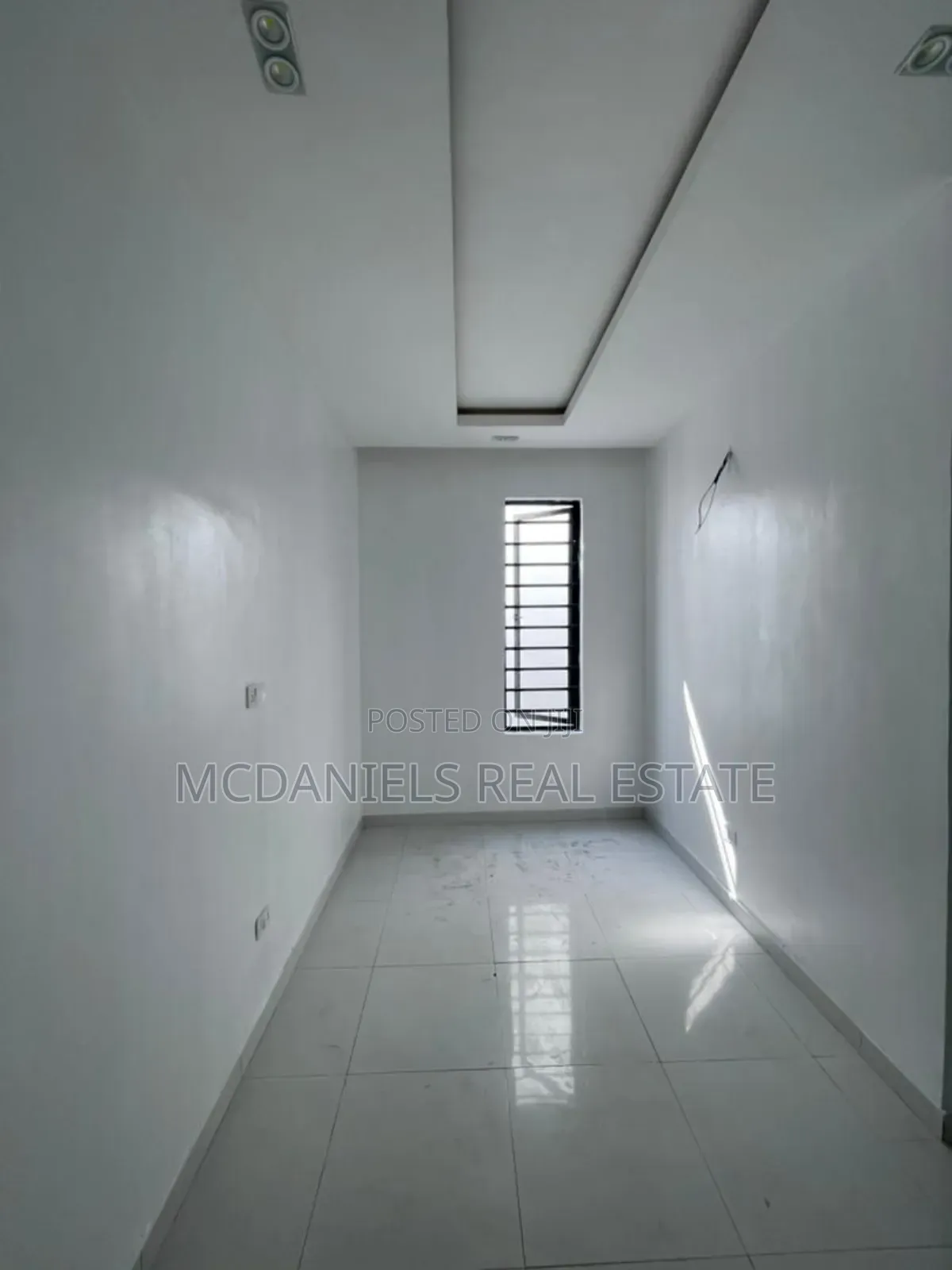 5bdrm Duplex in Ikota for sale