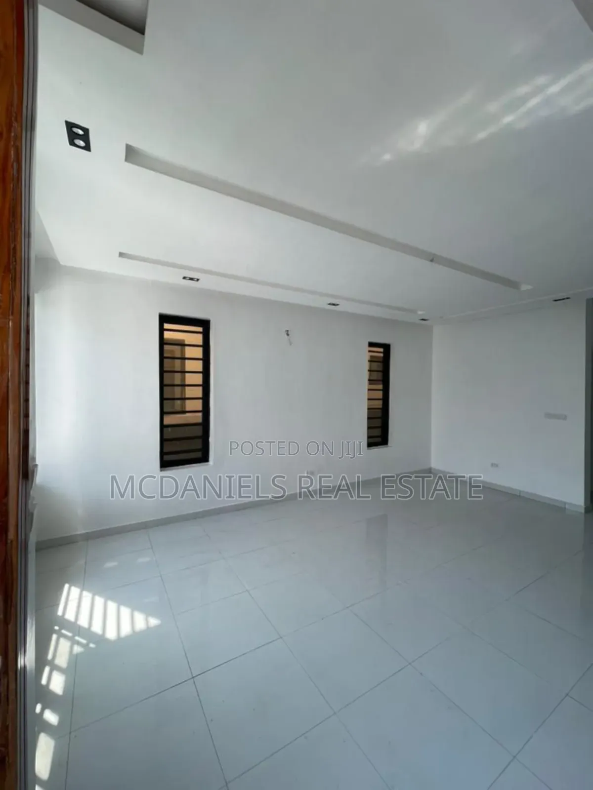 5bdrm Duplex in Ikota for sale