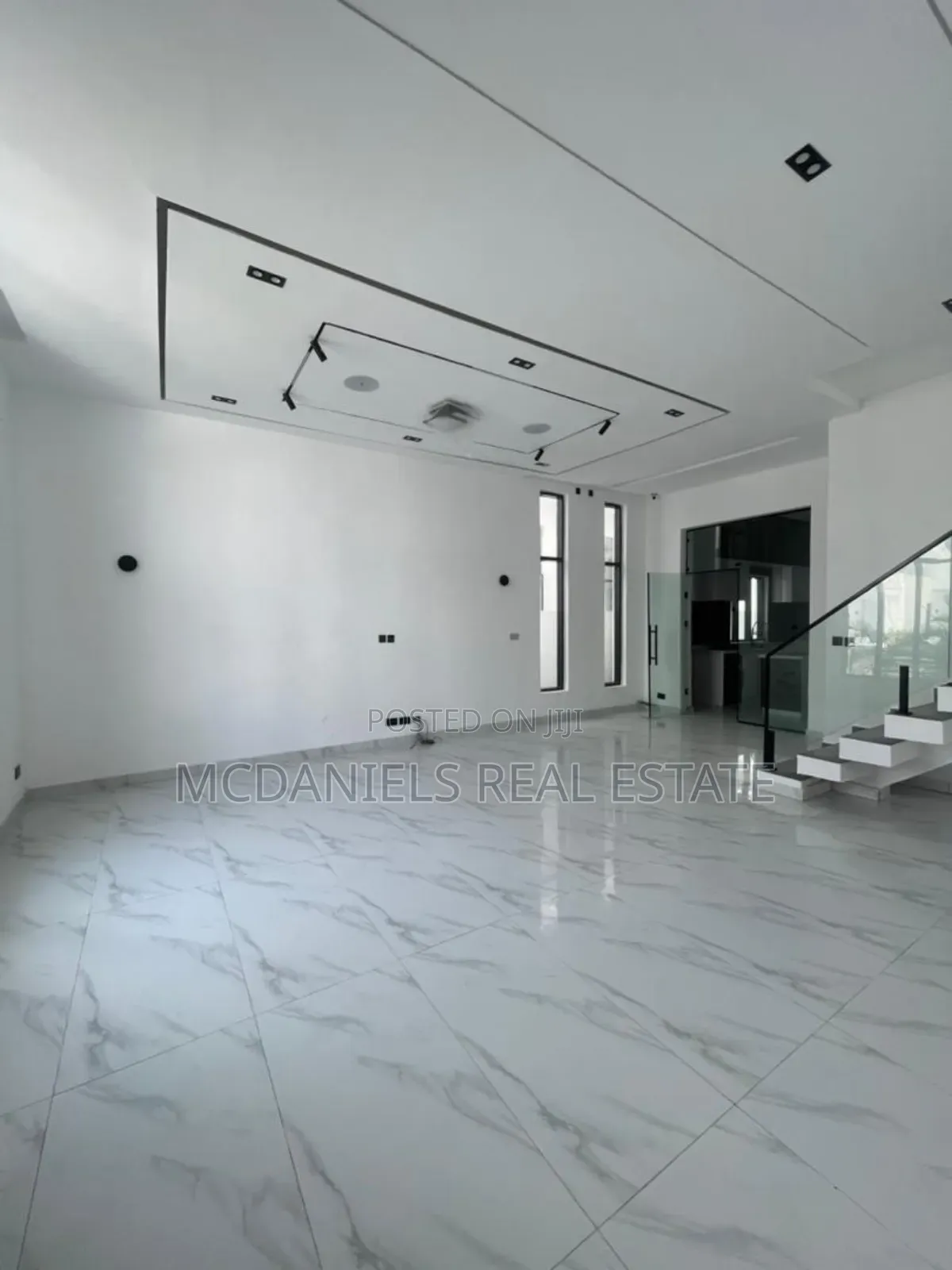 4bdrm Duplex in Chevron for sale