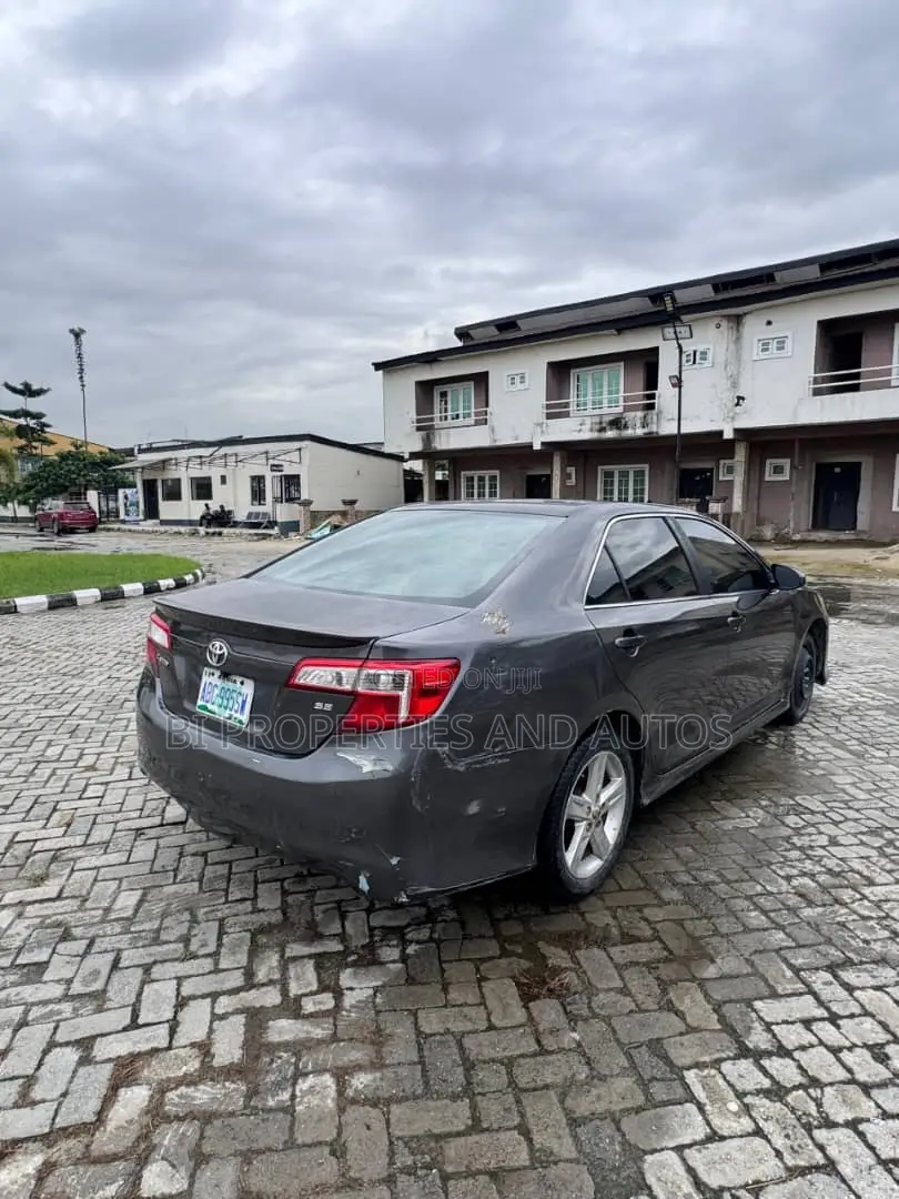 Toyota Camry SE 4dr Sedan (2.5L 4cyl 6A) 2013 Gray