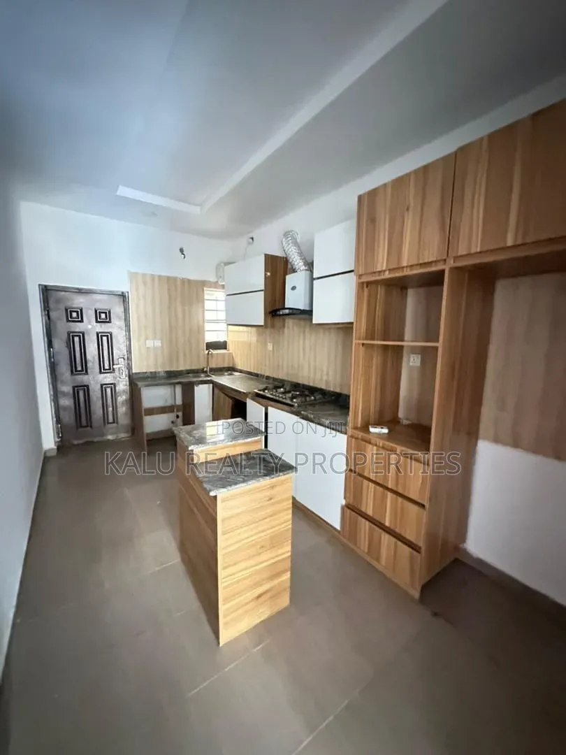 4bdrm Duplex in Ikota for rent